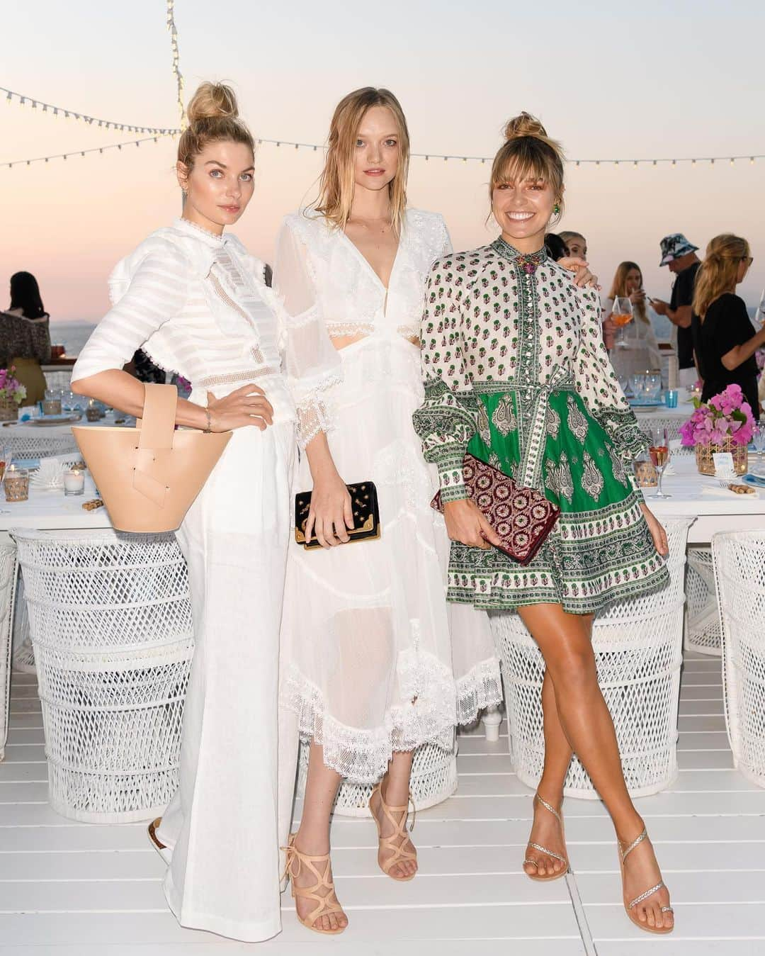 ジマーマンさんのインスタグラム写真 - (ジマーマンInstagram)「Summer Nights: A fun evening in Capri with @jesshart, @gemma and @ashleyhart. #ZimxCapri #Summer19 #ViaVittorioEmanuele30 #🇮🇹 🍋」6月29日 3時31分 - zimmermann