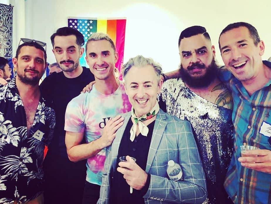アラン・カミングさんのインスタグラム写真 - (アラン・カミングInstagram)「Such a fun time in Boston talking at @societyofcrafts the other night. Who knew there’d be karaoke and life drawing and all sorts!」6月29日 3時48分 - alancummingreally