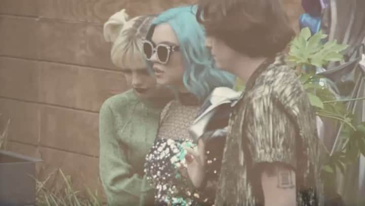 HEY VIOLETのインスタグラム：「we had so much fun making ‘close my eyes.’ here are some bts for u. check our story for the link :)」