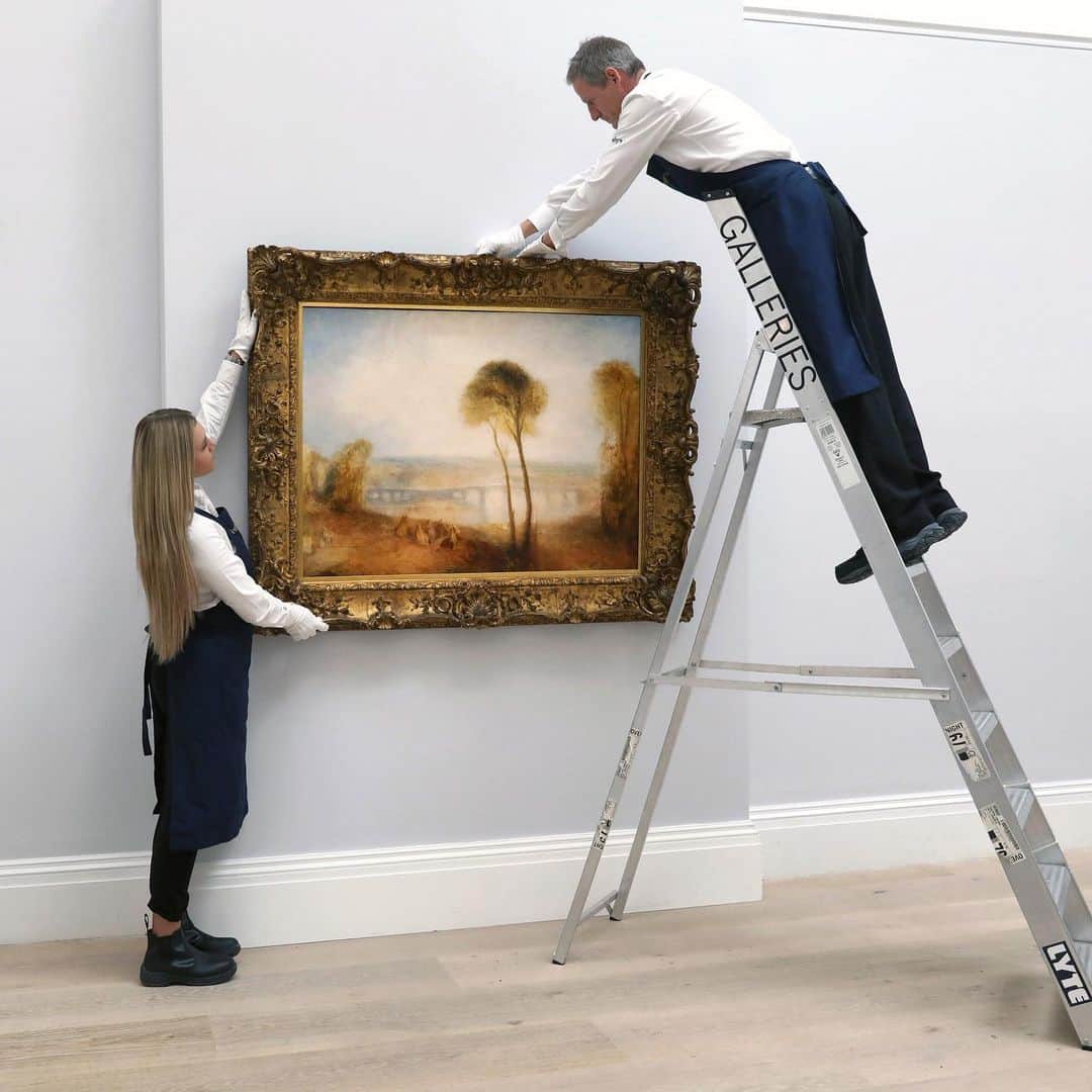 サザビーズさんのインスタグラム写真 - (サザビーズInstagram)「Hanging our galleries with long-unseen works from our Old Masters sales ready to open to the public tomorrow. This Turner stars among a stellar line-up of major works by Gainsborough, Constable, Rubens, Botticelli, Brueghel and Velázquez in one of the most exciting Old Masters seasons Sotheby’s has ever staged. Opening noon tomorrow. #Sothebysmasters」6月29日 3時55分 - sothebys