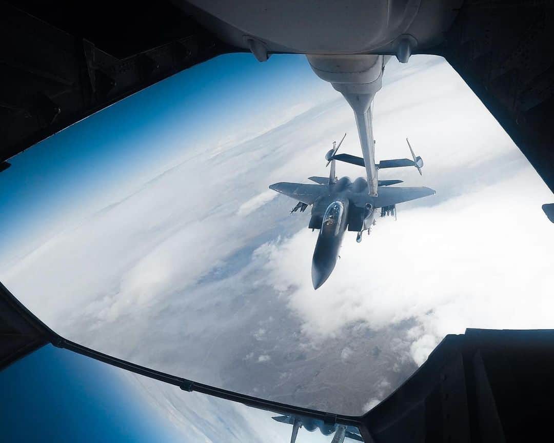 goproさんのインスタグラム写真 - (goproInstagram)「Photo of the Day: Aerial refueling captured from a KC-10 by Steven Garbett. 🛩 In-flight refueling is a process that allows aircrafts to stay airborne longer + has been considered as a means of reducing fuel consumption. • • • #GoPro #F15 #Aerial #AirplanesOfInstagram #TravisAFB #California」6月29日 4時05分 - gopro