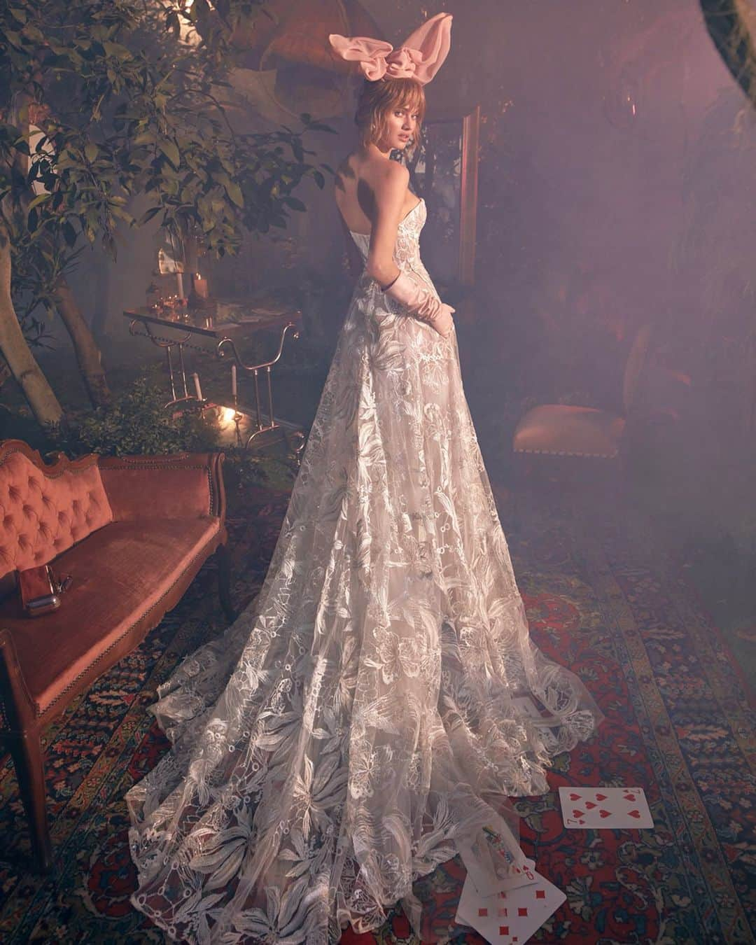 Galia Lahavさんのインスタグラム写真 - (Galia LahavInstagram)「A #GLBride knows how to play her cards | The stunning #GALA_308 is our ace #GLMagic」6月29日 4時06分 - galialahav