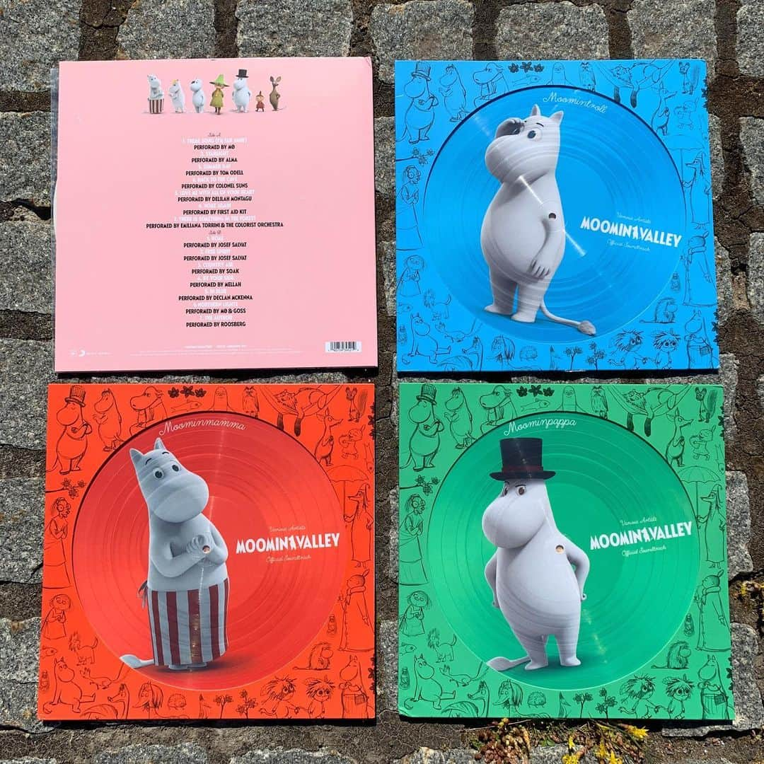 ムーミンさんのインスタグラム写真 - (ムーミンInstagram)「The #MoominvalleyMusic soundtrack is absolutely Moominous! 👏♥️😍 Featuring @cyberalma, @momomoyouth, @tompeterodell and lots more!🎉 Order yours on: smarturl.it/MoominValleyStore (link in bio) 🥳 Which one of these gorgeous illustrated collector’s item vinyl LPs is YOUR favourite 💗, 💙, ❤️ or 💚? 🎶 🎶 🎶 🎶 #moominvalley #moomin#moominofficial #cyberalma #mø#momoyouth #tomodell #mømins#newmusic #newmusicfriday#soundtrack #animation #fridayfeeling#musicfriday #spotifyplaylist#fridaymusic #newsinglealert #ムーミン #firstaidkit @firstaidkitband#emilianatorrini @emilianatorrini#ellinoora @ellinooramusiikki #dodie#declanmckenna @thedeclanmckenna#soak @soaksoaksoak #josefsalvat@josefsalvat #delilahmontagu@delilahmontagu #roosberg@weareroosberg @mellllah #tomodell」6月28日 19時29分 - moominofficial