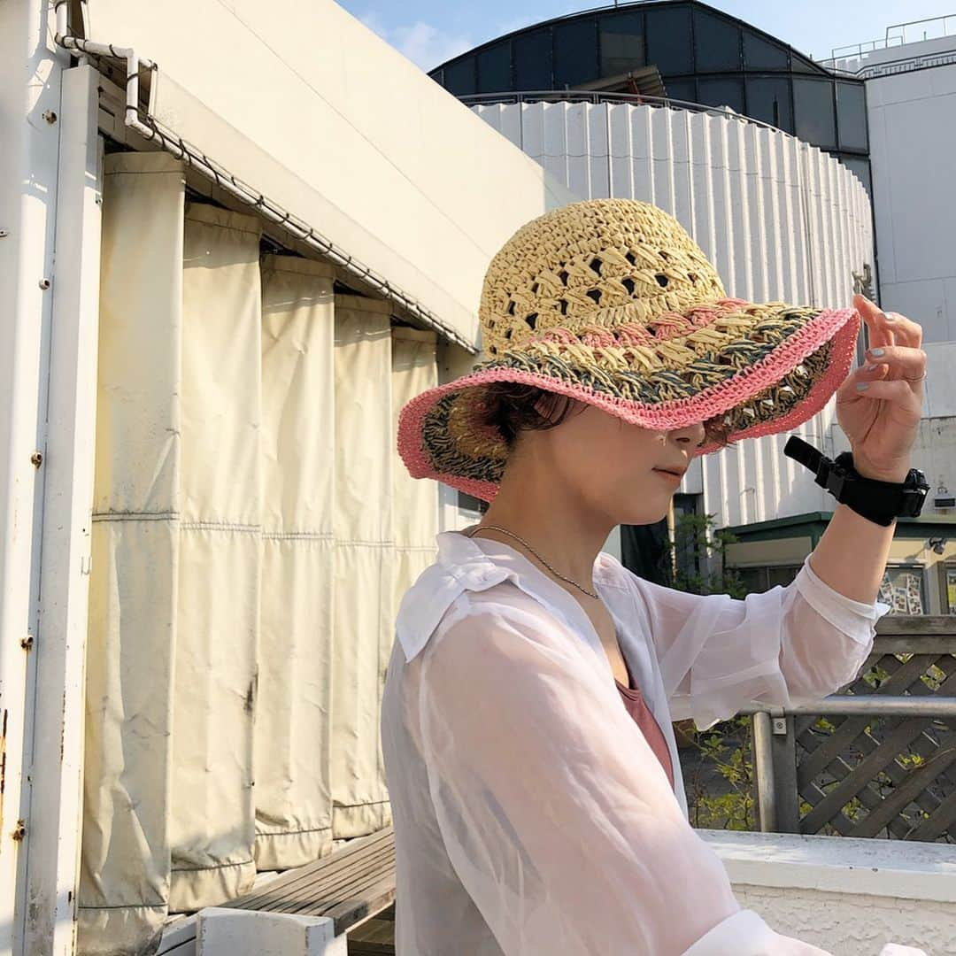 オーバーライドさんのインスタグラム写真 - (オーバーライドInstagram)「⚪︎ 店舗限定の取り扱いのハット👒 鮮やかな色合いと ワイヤーの入ったつばのシルエットがポイント。 ・ La Maison de Lyllis MUET ¥8,300+Tax ・ ・ #カオリノモリ #kaorinomori #lamaisondelyllis #instahat  #ハット #帽子コーデ #夏コーデ」6月28日 19時43分 - kaorinomori_official