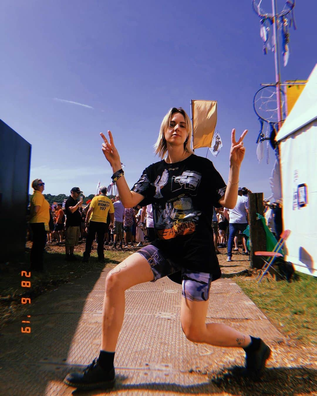 MOさんのインスタグラム写真 - (MOInstagram)「@glastofest see u at The Other Stage 12.30!!! 🎉☀️」6月28日 19時47分 - momomoyouth