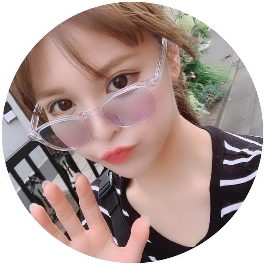 ななぴさんのインスタグラム写真 - (ななぴInstagram)「今日はポニテ気分！﻿ 新しい打ち合わせへ👼🏻楽しみだなーっ！﻿ ﻿ ﻿ 昨日、ちもと整骨院 @chimotoseikotsuin ﻿ 初めて行ってきた！！🦴 ﻿ ﻿ 施術のあとは疲れもあったのか﻿ 爆睡したら朝めっちゃ久しぶりに目覚め最高。﻿ ﻿ ﻿ 首も腰も治してもらって﻿ よく眠れました😭💓﻿ ﻿ ﻿ クセが戻っちゃう前にたくさん﻿ 通い行こう〜っと☺️ ﻿ ﻿ 先生はとてもやさしい🙆‍♀️﻿ またいくのが楽しみになる❤︎﻿ ﻿ ﻿ #ちもと整骨院 #ボディーメンテナンス #ポニテ #サングラス #ポニーテール #カラコン #メイク #自撮り」6月28日 19時49分 - __nanapgram__