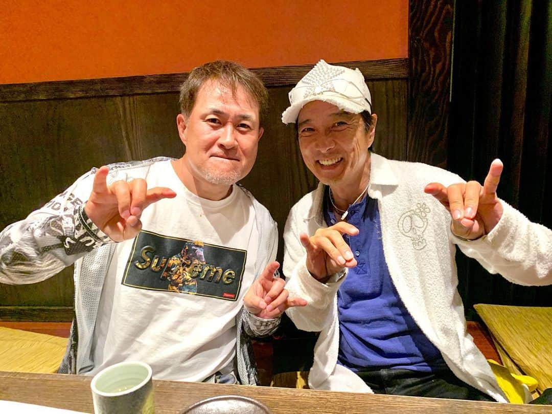 黒田アーサーさんのインスタグラム写真 - (黒田アーサーInstagram)「ちょうどハワイに来てた神ちゃん😊と、1日だけ一緒でした（笑）名古屋の河原会長ご夫妻と、神奈月家、黒田家、トオルちゃん、皆んなで居酒屋🏮食事会😉👍めちゃめちゃ楽しかった〜❗️一緒にゴルフ出来なかったのがちょっと残念でした😂」6月28日 19時55分 - kuroda_arthur