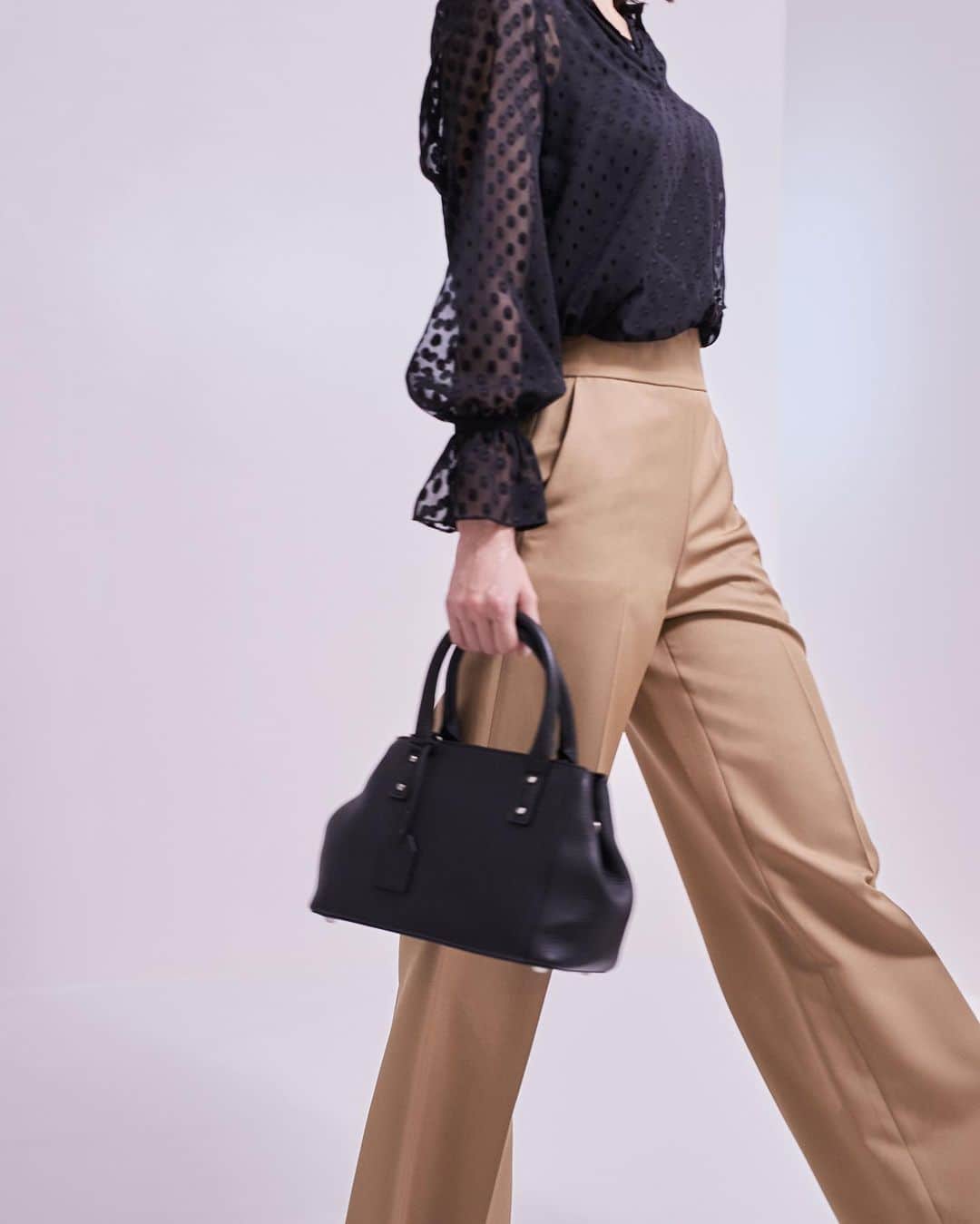 m-i-d e-shoppingさんのインスタグラム写真 - (m-i-d e-shoppingInstagram)「・ Fashion Solution ・ Vol.04 Q: ワイドパンツでも叶う“キレイ目オフィススタイル”を教えて！ ・ #mpremier #aveniretoile #mid_e_shopping #mid_press #mid_official」6月28日 20時00分 - mid_e_shopping