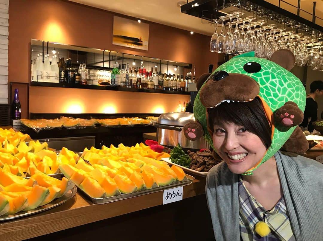 北海道放送「今日ドキッ!」さんのインスタグラム写真 - (北海道放送「今日ドキッ!」Instagram)「本日の投稿は、 中継リポーター組のオフショットです！📸 その名の通り、 いつも明るくて陽気でとっっっても優しくて 綺麗なのに気取ってない 本当に素敵な陽子さんと  いつも気さくで話しやすくて 笑顔がキラキラ輝いていて、 角度的に若干、 ほんとに若干嵐の二宮和也さんに似ている 本当に素敵な堀内大輝アナ。  この写真を見てわかるように 毎日素敵な現場です♫🥰 大変なことも、失敗することも、毎日隣り合わせではありますが、 いつも楽しく現場を作っています✨  そんな現場のキラキラしたものを、これからもみなさんの職場やお家に届けられたらなと思います！！！ 今日ドキッ！を楽しみに待っていてくれる人が少しでも増えますように…！🙏🏻 そんなことを考えて本日はこの投稿にいたしました！  これからもよろしくお願い致します。  今日ドキッ！中継組より😋  #今日ドキッ  #生中継  #渡辺陽子 #堀内大輝  #オフショット  #HBC #北海道放送」6月28日 20時22分 - hbc_kyodoki