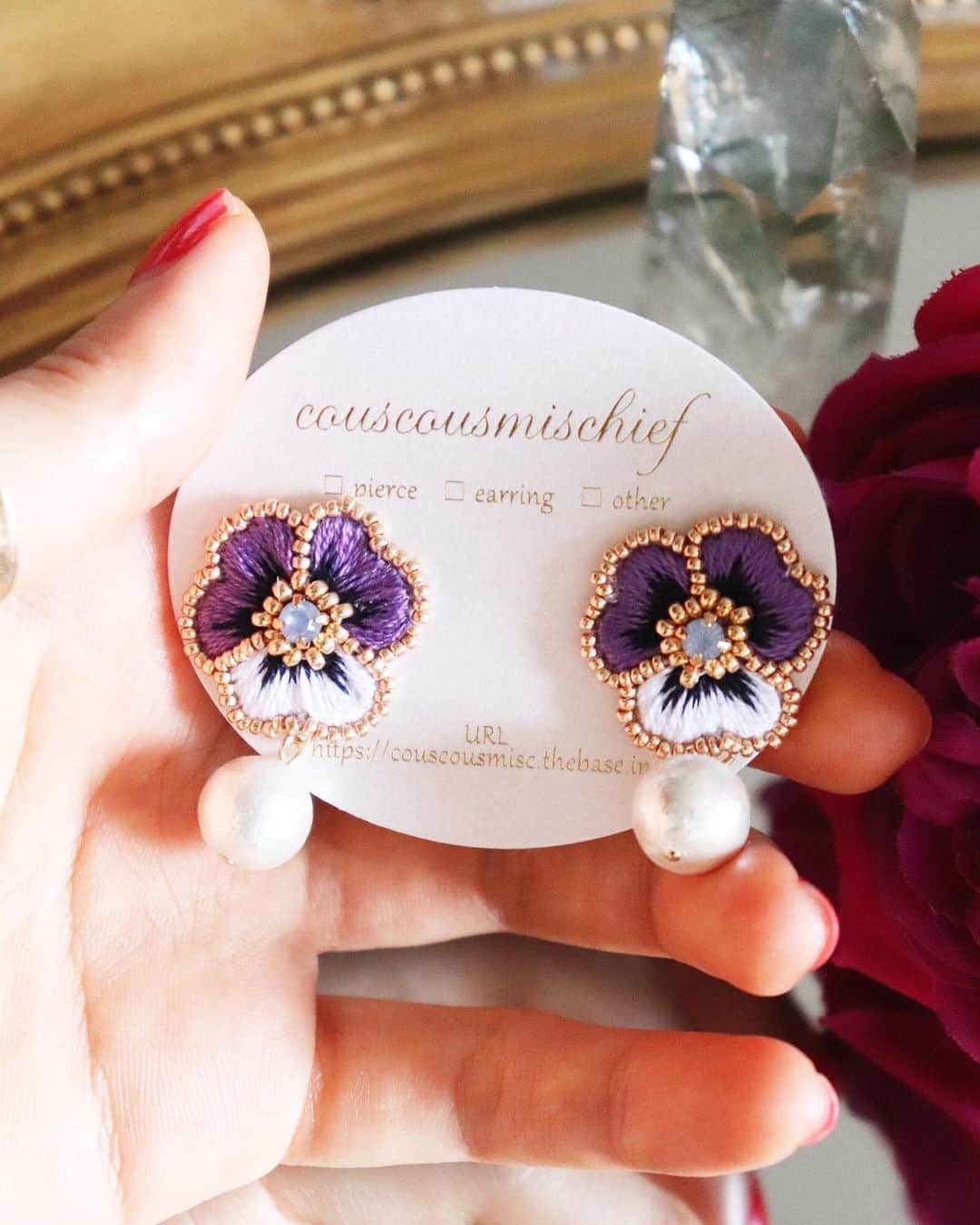 handmade shopのインスタグラム：「7月online shop販売会のお知らせです😊﻿ ﻿ 7/5 (金) 22:00〜からスタートします✨﻿ ﻿ 一粒のお花や﻿ パーツと組み合わせたお花など﻿ 今回もたくさんのお花を﻿ ご用意していますのでお楽しみに♡﻿ ﻿ また写真をアップしていきます🌼﻿ ﻿ ﻿ 🌱7/5(金)22:00〜 online shop販売会﻿ 🌱7/20.21 creema HMJ (ビッグサイト)﻿﻿﻿﻿﻿﻿ ﻿ ﻿ I sell flower accessories once a month.﻿ I can ship overseas. The next sale will start on July 5th at 22:00. Please look forward to.﻿ ﻿ ﻿﻿﻿﻿﻿﻿ ﻿﻿﻿﻿﻿﻿ #クスクスミスチーフ#花」