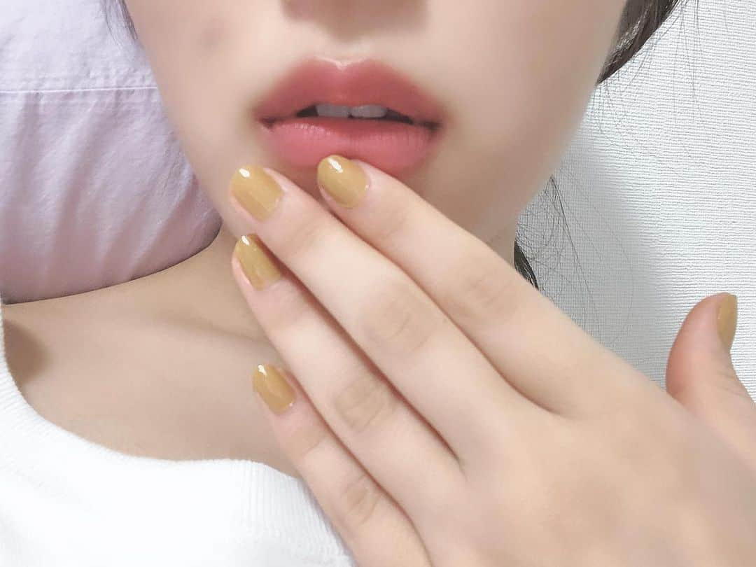 渋谷凪咲さんのインスタグラム写真 - (渋谷凪咲Instagram)「. 💄 #revlon キス クッションリップ ティント310 . 💅 #canmake カラフルネイルズN13 . . お気に入り🌼 . 今までは、リップもシャドーも深い色がすきでしたが、 最近はメイクもオレンジや、リップもピンクや コーラルとか、明るいものも好きになってきました☺️ . . #ティントリップ #リップ #lip #マニキュア #セルフネイル #makeup #メイク」6月28日 20時28分 - nagisa_nikoniko