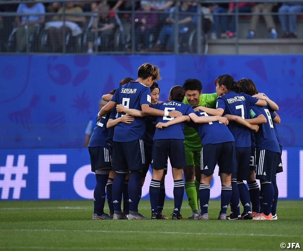 鮫島彩のインスタグラム：「力及ばず私たちのW杯はベスト16で終わりですが、このメンバーと共に戦えたことを誇りに思います。 この結果を受け止め、日本の女子サッカーが強くあるためにトライし続けます。  応援ありがとうございました。  Our World Cup this year has ended in best of 16, but I’m proud of having been able to compete with this member.  Sincerely accepting this result, I will keep trying for Japan’s women’s soccer to be strong.  Thank you for supporting us.」