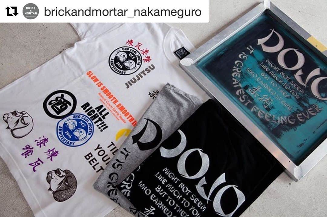 宇野薫さんのインスタグラム写真 - (宇野薫Instagram)「Tシャツがなくなり次第終了です。お早めに！！ #Repost @brickandmortar_nakameguro with @get_repost ・・・ . . 大変ご好評頂いております、100AのオリジナルTeeシャツにその場でシルクプリントを行うイベント限定 スペシャルカスタムTシャツですが、6/29(土) 6/30(日)は下記の通りお承りいたします。 . 6/29 (土) 12:00〜16:00（受付終了） 6/30 (日) 12:00〜18:00（受付終了） . 料金 ¥4,320(税込) お好きな版をお選びいただけます。 . 是非お立ち寄りくださいませ。 . . . ONEHUNDRED ATHLETIC JIU-JITSU-GI ART EXHIBITION & 100A POP-UP STORE at BRICK & MORTAR . 会期 :2019年6月25日(火)～ 6月30日(日) 会場名 :BRICK & MORTAR 中目黒店 会場住所 :東京都目黒区中目黒 1-4-4 営業時間 :12:00～19:00 電話 :03-6303-3300 . . #brickandmortar #artexhibition #smallgallery #art #painting #drawing #JIU_JITSU_GI_ARTEXHIBITION #brazilianjiujitsu #bjj #bjjlifestyle #jiujitsu #jiujitsulifestyle #onehundredathletic #100athletic #100A #unocaolshowten #宇野薫 #ucs　#amanemurakami #koichirotakagi #ryujikamiyama #JUN80kidz #80kidz #sunshinejuice #leftstokyo」6月28日 20時31分 - caoluno