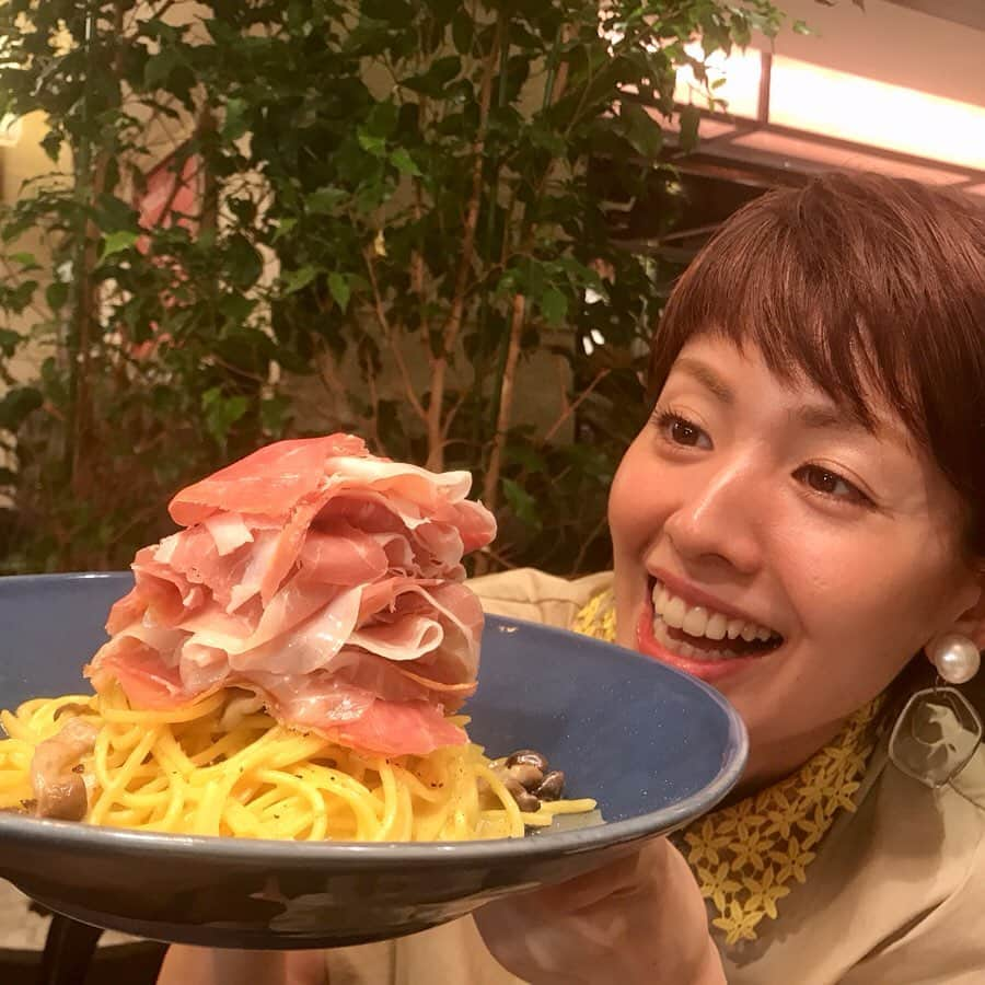 秋本ゆかりさんのインスタグラム写真 - (秋本ゆかりInstagram)「本日も今日感テレビをご覧頂いた皆様、ありがとうございました😊 天神5では、シラスや生ハム盛り放題のパスタが登場したり、2500m地点にいる環境でのフィットネスを体験しました😆酸素濃度が違ってもそんなに息苦しさを感じることはなく、普通にトレーニングしている感覚でしたが、30分で2時間運動したのと同じだとか🤭短時間で効率良く！魅力的だなぁ😳 .  #rkb#今日感テレビ#天神5 #イタリアンキッチンバンサン#シラス盛り放題パスタ#生ハム盛り放題パスタ#盛り過ぎました！ #高地環境フィットネス#テトラフィットホワイト福岡大濠公園店」6月28日 20時35分 - akimoto_yukari