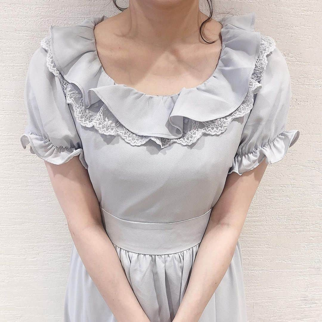 evelyn.coordinateさんのインスタグラム写真 - (evelyn.coordinateInstagram)「・ ・ 動くたび揺れが素敵なワンピース👗 首元のデザインもポイントです✨ ・ リボンは前後ろお好みで。。。🎀 ・ staff 152cm ・ one-piece ¥7,900+tax shoes ¥6,400+tax ・ ・ #エブリン#春服#ヘアアレンジ#ヘアスタイル#髪型アレンジ #evelyn#springfashion#instagram#fashion#followme」6月28日 20時40分 - evelyn.coordinate