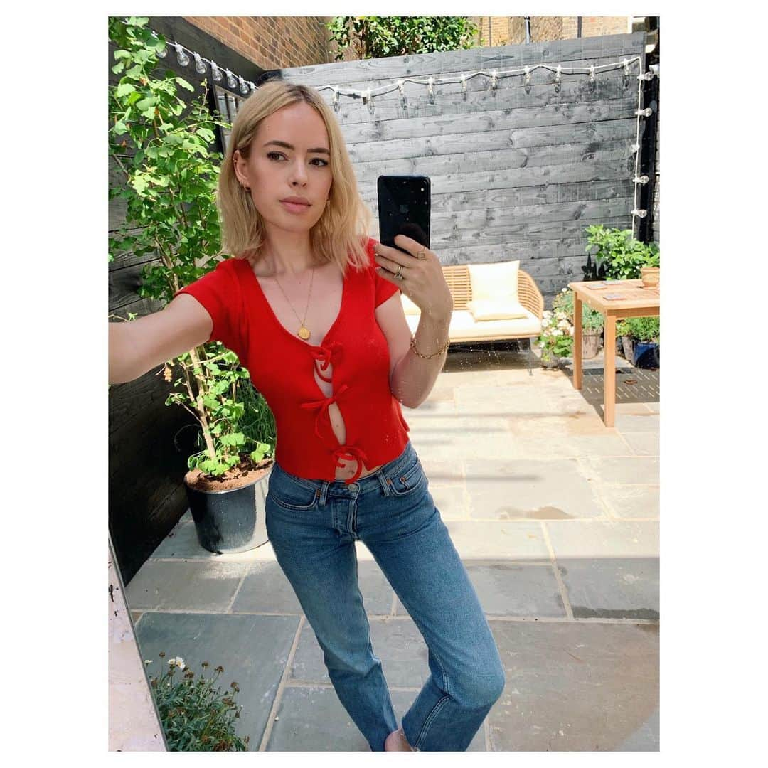 タニヤ・バーさんのインスタグラム写真 - (タニヤ・バーInstagram)「Friday mood ❤️」6月28日 20時45分 - tanyaburr