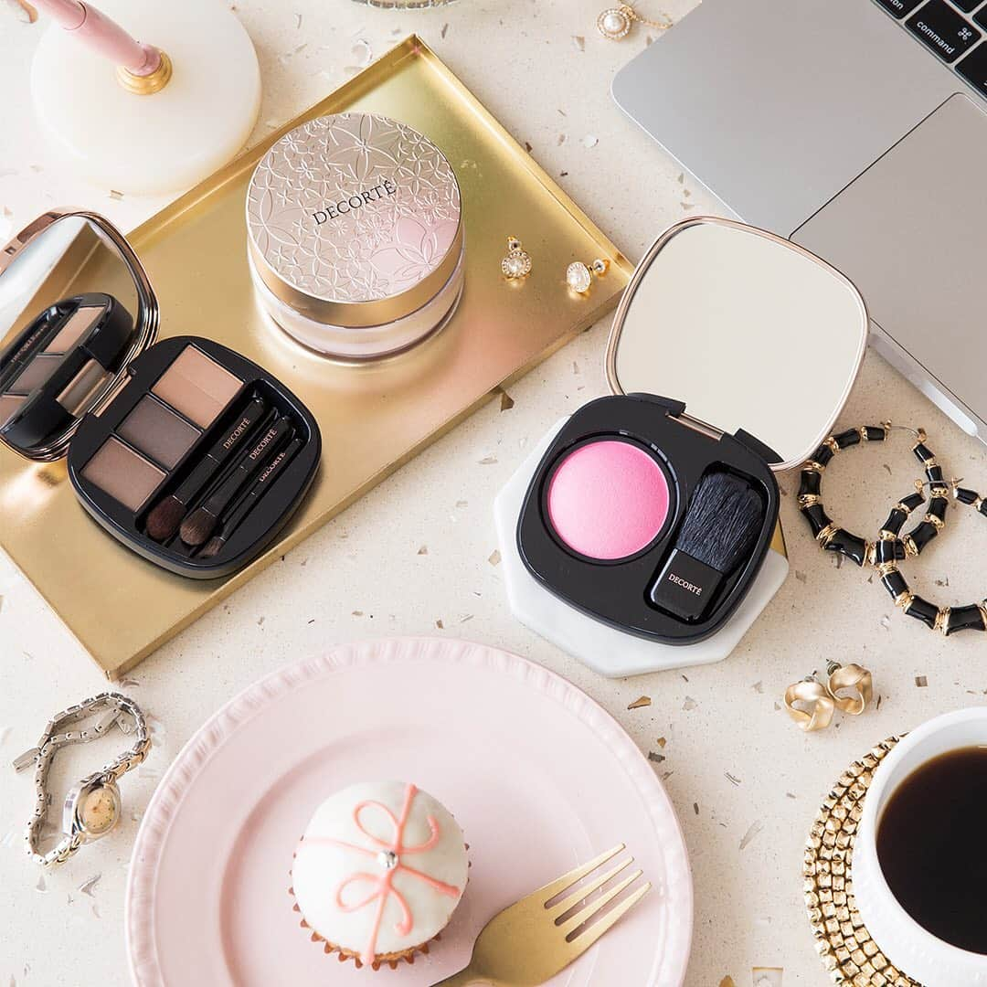 DECORTÉさんのインスタグラム写真 - (DECORTÉInstagram)「Sweet treats from DECORTÉ to create a deliciously youthful summer glow include Powder Blush for cheeks, Eyebrow Contouring Powder to frame your eyes and Loose Powder for your entire face. .  #Decorte #makeup #cosmetics #madeinjapan #Kose #beautysecret #beautifulskin #skincare #facepowder #beautysecret #saks #saksbeauty #eyebrowpowder #harrods」6月28日 21時00分 - decortebeauty