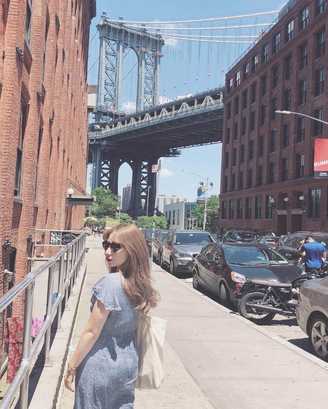 puinpiさんのインスタグラム写真 - (puinpiInstagram)「New york❤︎ ： Brooklynとってもタイプだった☺︎ ： アメリカにくると、スウェットが作りたくなるなぁ。 ： あと、どうして自分がレトロな物に惹かれるのかが、少しわかった気がした日。 ： ：  #Pui#Puishop#newyork#ニューヨーク#ブルックリン#Brooklyn#マンハッタンブリッジ#赤れんが#アメリカ#ワンピース#タビジョ#女子旅#プイ旅#プイ」6月28日 20時55分 - puinpi