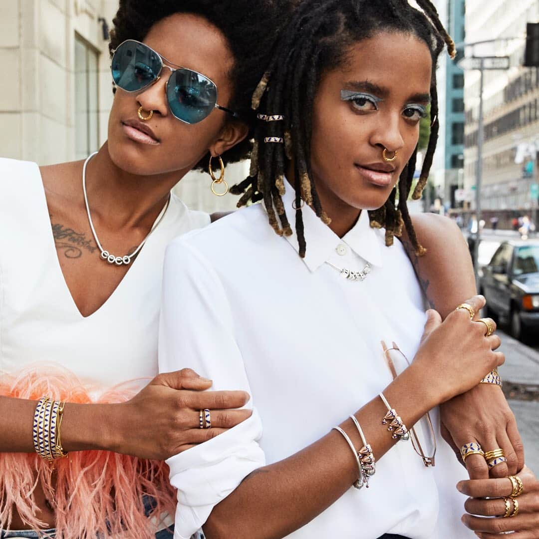 PANDORAさんのインスタグラム写真 - (PANDORAInstagram)「Style explorers @cocoandbreezy share their favourite ways to wear the new collection through the lens of their own travel and life experiences to let their individuality shine. #Pandora #TravelInStyle #PandoraBracelet #PandoraRing #PandoraStyle」6月28日 20時56分 - theofficialpandora