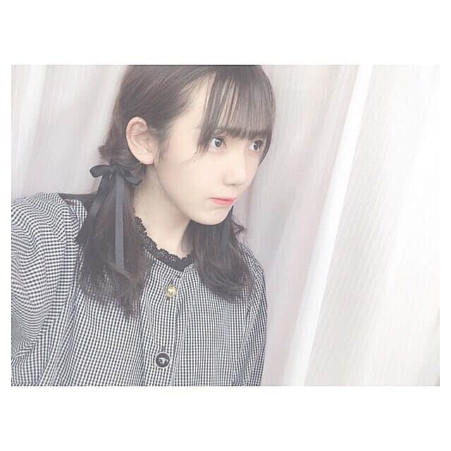 門田桃奈さんのインスタグラム写真 - (門田桃奈Instagram)「﻿ ﻿ .﻿ .﻿ ﻿ ﻿ どこで買ったのだったか.👨‍🦳﻿ ブラウスのボタンが可愛いです︎( ¨̮ )﻿ ﻿ ﻿ ﻿  #チェックブラウス #black #blouse #STU48 #門田桃奈 #女性 ﻿」6月28日 20時58分 - momopyon_7