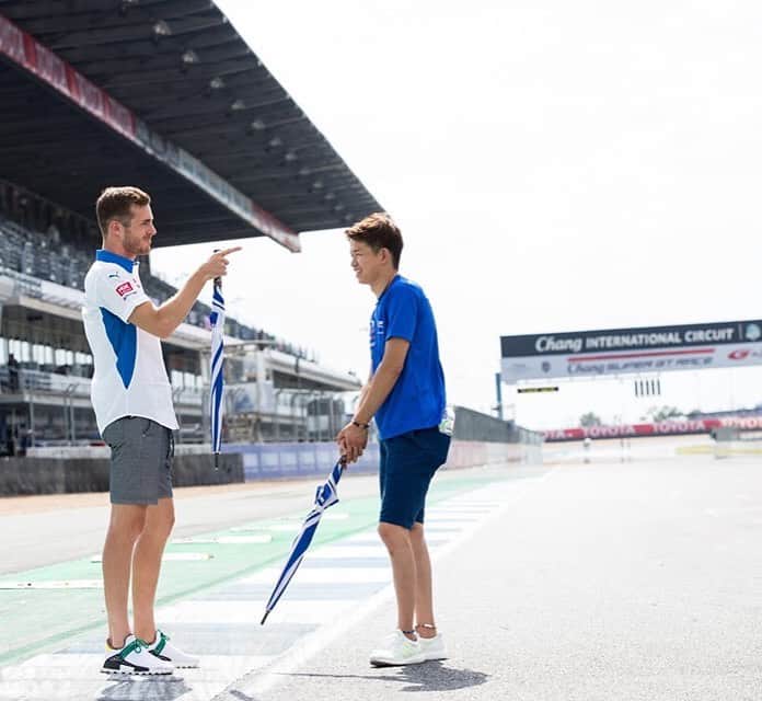 ジェームズ・ロシターのインスタグラム：「Fun track walk with my team mate @daikisasaki12 We are ready for the weekend 🔥」