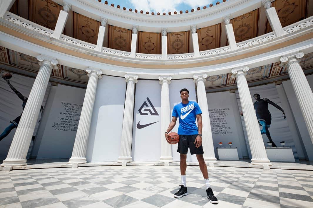 ヤニス・アデトクンボさんのインスタグラム写真 - (ヤニス・アデトクンボInstagram)「From sharing shoes with my brother @thanasis_ante43 to having my own signature shoe. With hard work and dedication dreams really do come true! @nikebasketball #zoomfreak1 #stayfreaky @alex_ante29 @kostas__ante13」6月28日 21時06分 - giannis_an34