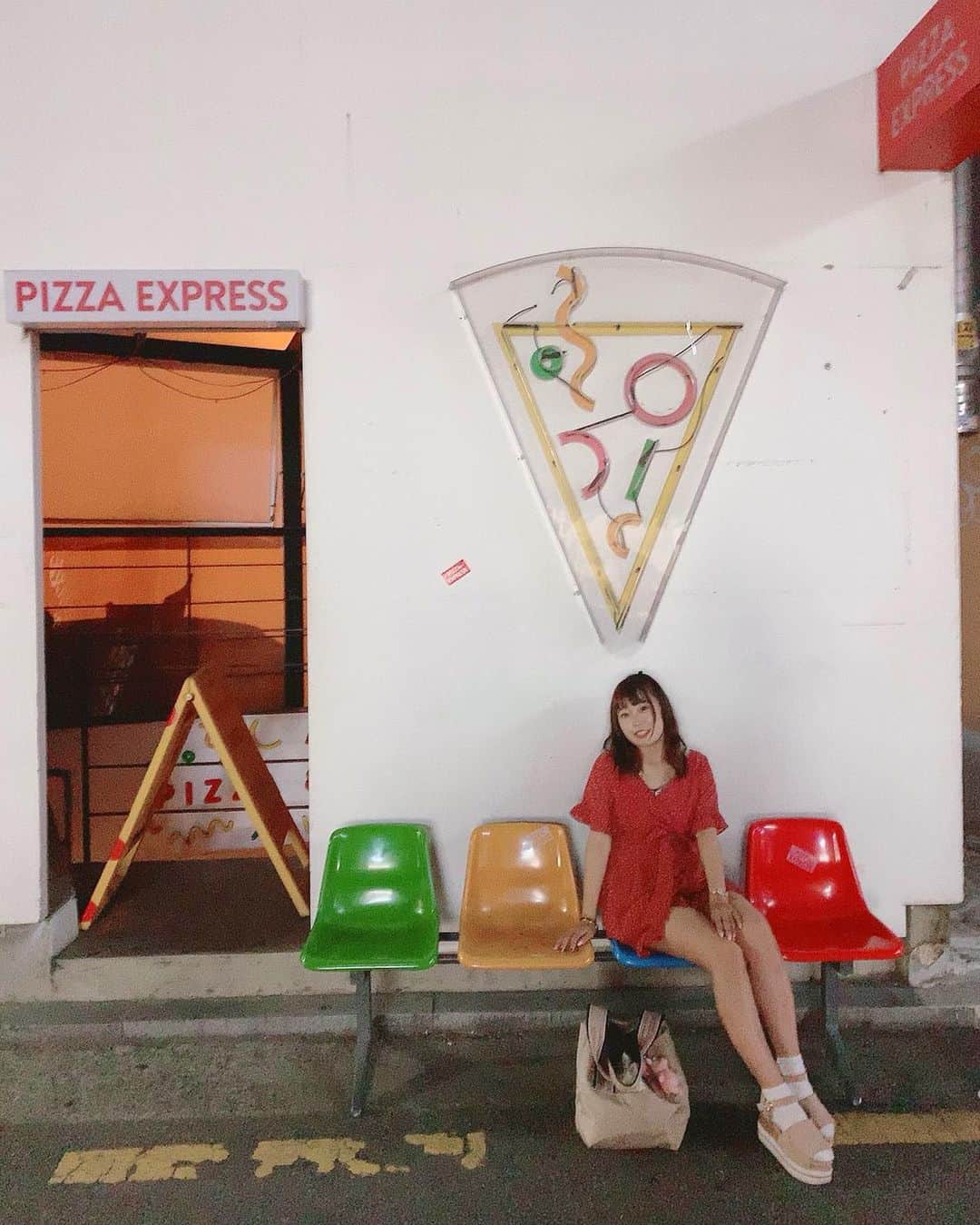 日向結衣さんのインスタグラム写真 - (日向結衣Instagram)「. かわいめなとこ . #韓国 #pizzaexpress #ピザエクスプレス #新沙」6月28日 21時26分 - hinatayui0826