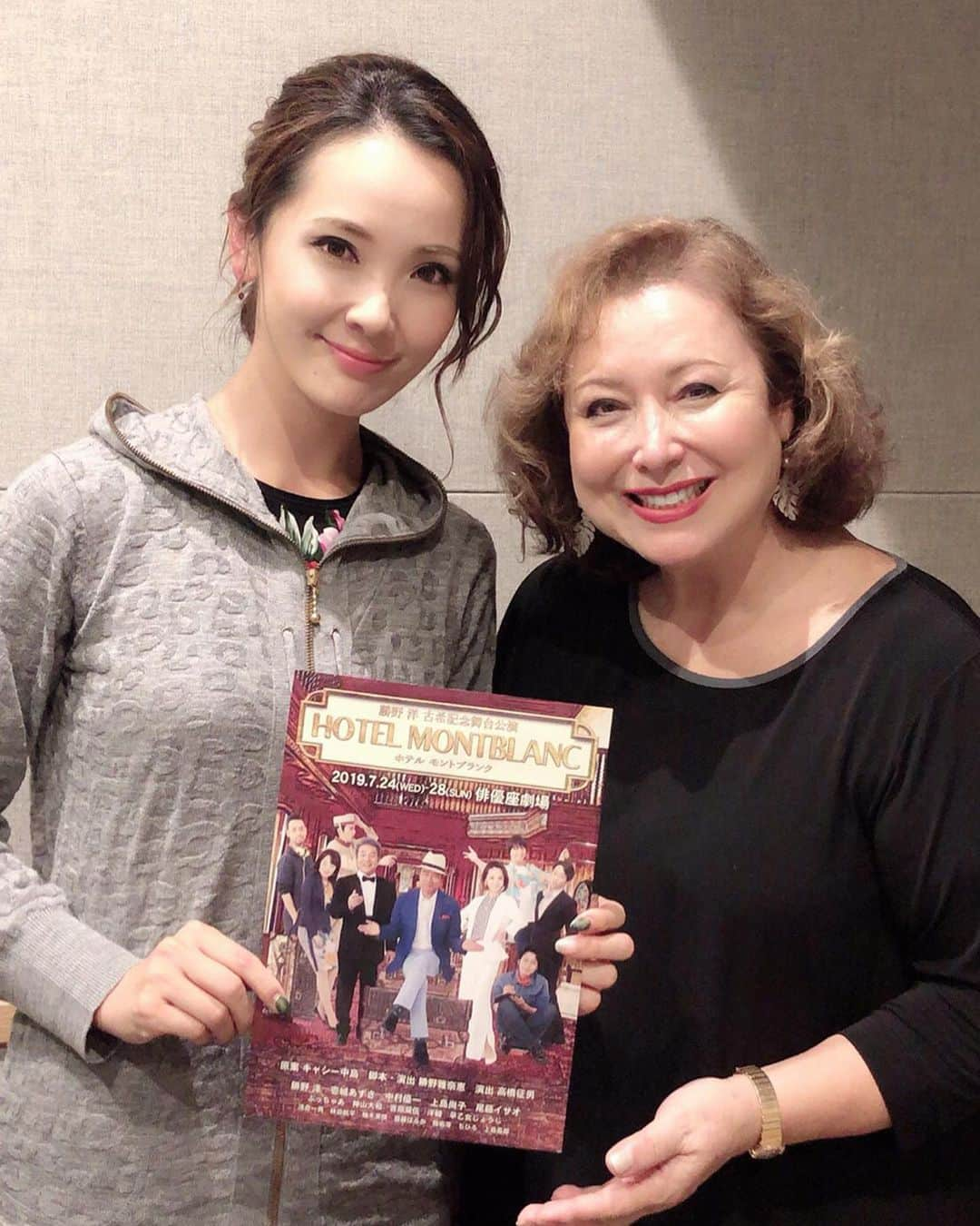 壱城あずささんのインスタグラム写真 - (壱城あずさInstagram)「.﻿ 6月30日、7月7日(日)のFM FUJI『壱城あずさのガッツだぜ！！』ゲストは事務所の先輩でもあるとっても素敵なキャシー中島さん❤️﻿ 舞台『ホテルモントブランク』を原案されたキャシー中島さんに作品を作られたきっかけや、なぜ私をヒロインに選んでくださったのか、そして旦那様の勝野さんのお話、ハワイアンキルトのお話などたくさんお話を聞かせていただきました。﻿ 太陽のようなキャシー中島さんはお話してるととてもパワーをもらい温かく幸せな気持ちになります✨ 出会いに心から感謝し私も勝野ファミリーの一員となって全力で頑張ります！！﻿ ﻿ #俳優座﻿ #舞台﻿ #ホテモン﻿ #キャシー中島 さん﻿ #出会いに感謝 #fmfuji﻿ #ラジオ﻿ #サンミュージック﻿ #壱城あずさ﻿ #しーらん」6月28日 21時37分 - shiiran1012