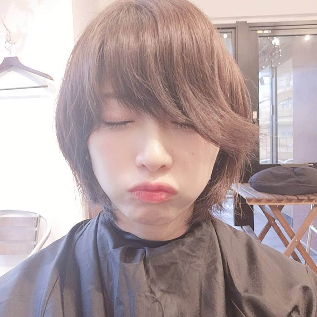 高見こころさんのインスタグラム写真 - (高見こころInstagram)「自然乾燥すると勝手にスネ夫ヘアーw なんで～😂 トリートメントしてカットしてスッキリしました❣️ #スネ夫 #勝手に #トリートメント #ヘアメンテナンス #ゴッドハンド #ボブ #cut #color #shorthair」6月28日 21時41分 - cocoro_takami