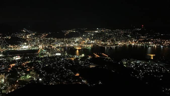 ななぴさんのインスタグラム写真 - (ななぴInstagram)「perfect view.😢🌃🌃🌟﻿ ﻿ ﻿ 長崎で絶対に見たかった夜景🌃﻿ 世界三大夜景🌟稲佐山に行ってきました！﻿ ﻿ 見れて本当に感動。。﻿ 寒かったけど見れてよかったー😭💓﻿ ﻿ 次夜景行くときはあったかい格好で行こう…笑﻿ ﻿ ﻿ 函館の時も感動したなぁ﻿ 日本三大夜景、神戸で全制覇だ😽❤️﻿ ﻿ ﻿ ずっと行きたかったからうれしい☺️💕﻿ #強風 ﻿ ﻿ #日本三大夜景 #夜景 #世界三大夜景 #稲佐山 #長崎旅行 #九州旅行 #旅行 #ななぴトラベル #稲佐山夜景 #夜景スポット」6月28日 21時48分 - __nanapgram__