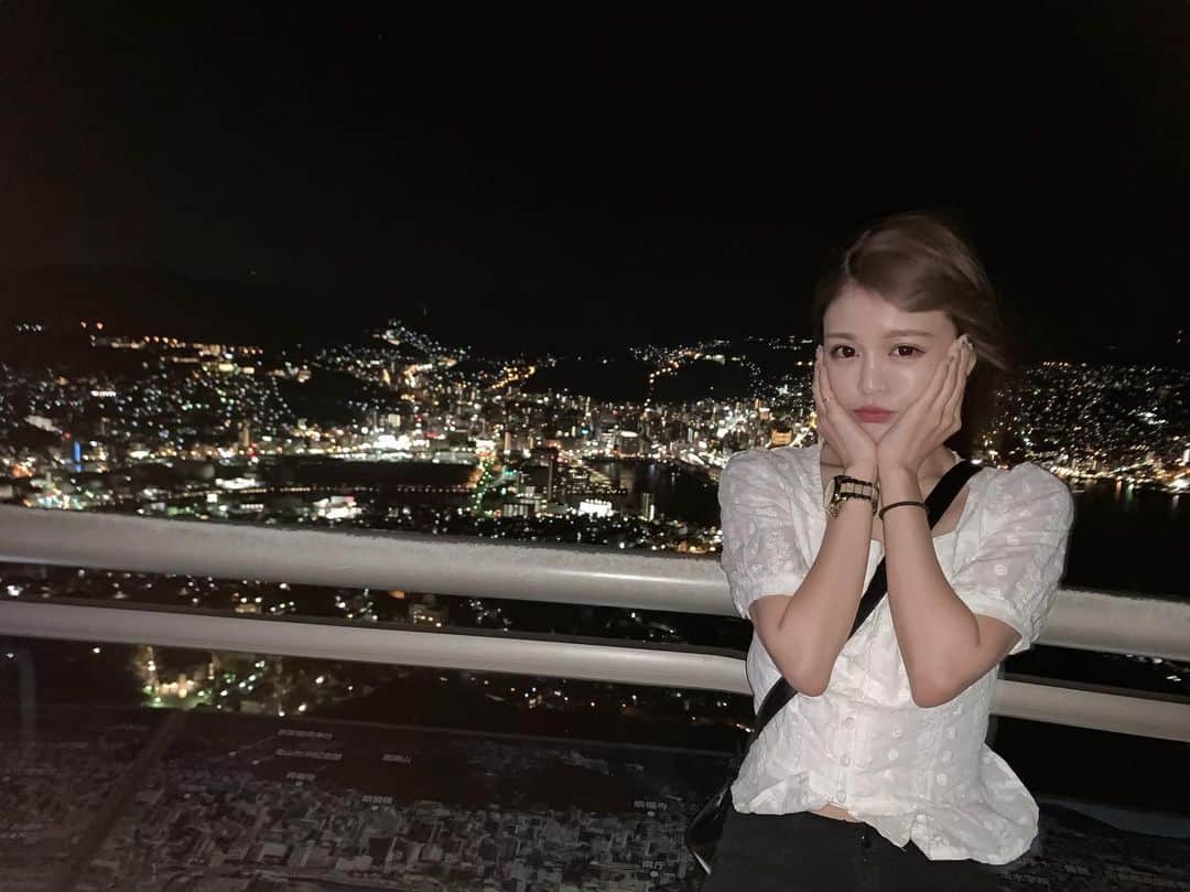 ななぴさんのインスタグラム写真 - (ななぴInstagram)「perfect view.😢🌃🌃🌟﻿ ﻿ ﻿ 長崎で絶対に見たかった夜景🌃﻿ 世界三大夜景🌟稲佐山に行ってきました！﻿ ﻿ 見れて本当に感動。。﻿ 寒かったけど見れてよかったー😭💓﻿ ﻿ 次夜景行くときはあったかい格好で行こう…笑﻿ ﻿ ﻿ 函館の時も感動したなぁ﻿ 日本三大夜景、神戸で全制覇だ😽❤️﻿ ﻿ ﻿ ずっと行きたかったからうれしい☺️💕﻿ #強風 ﻿ ﻿ #日本三大夜景 #夜景 #世界三大夜景 #稲佐山 #長崎旅行 #九州旅行 #旅行 #ななぴトラベル #稲佐山夜景 #夜景スポット」6月28日 21時48分 - __nanapgram__