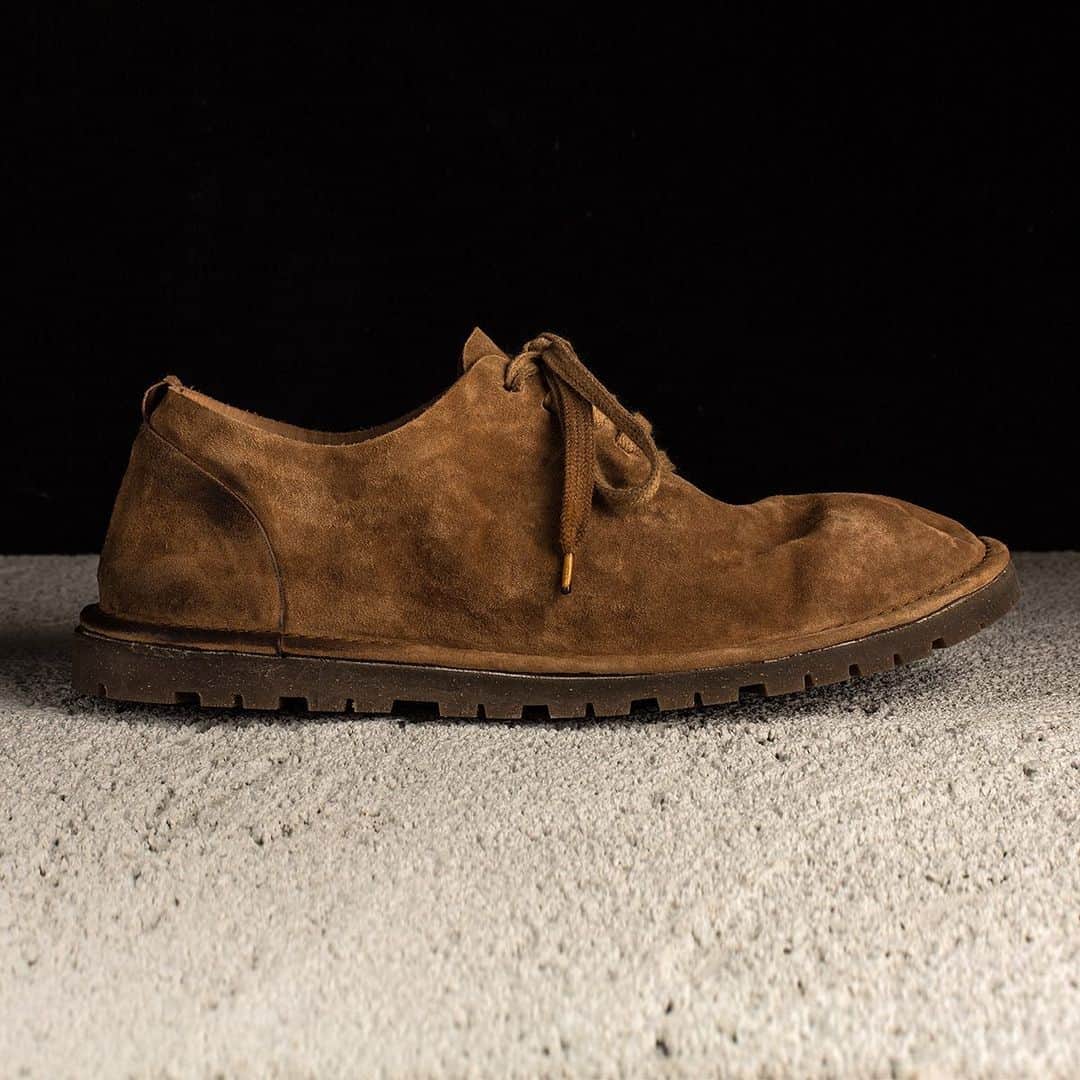 のインスタグラム：「Show all your softness touch.  #albertofasciani  #artisan #handmadeshoes #madeinitaly #shoesdesign #avantgardeshoes #exclusiveshoes #craftsmanship #menshoes」