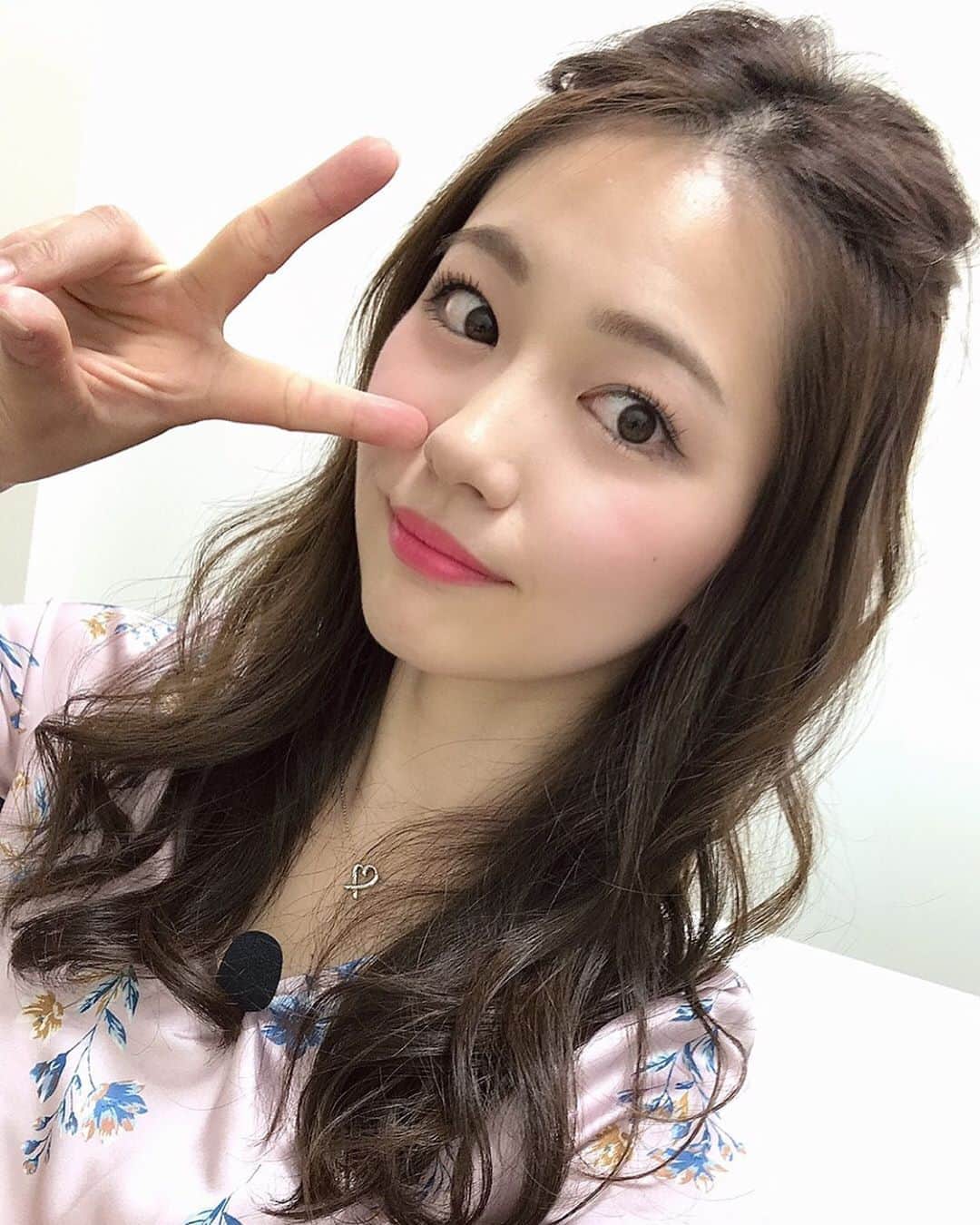 浦郷絵梨佳さんのインスタグラム写真 - (浦郷絵梨佳Instagram)「今週もお疲れ様でしたっ もう6月も終わるってはやいね、、、 毎日時間が足りない〜 削るのは睡眠になるのでいつも寝不足🙃 . #今日は #時間 に #余裕持って #電車 #乗ったのに  #お客様対応 で #一時停止  #結局 #安定の #ギリギリ #🚃」6月28日 21時51分 - urago.erika