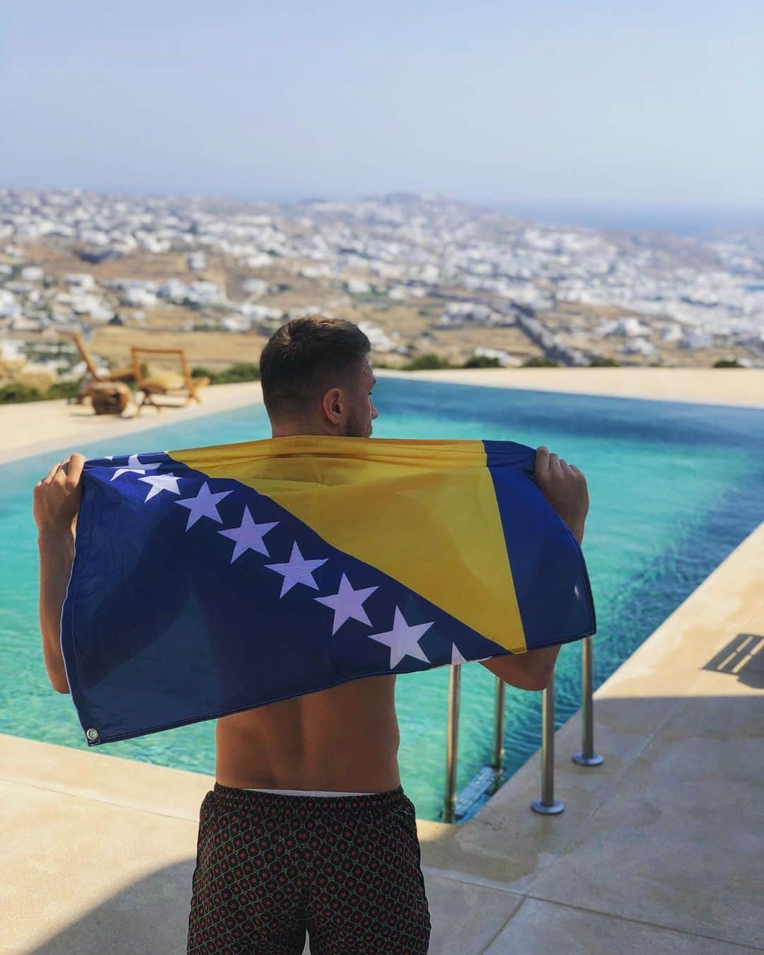 エルミン・ビチャクチッチさんのインスタグラム写真 - (エルミン・ビチャクチッチInstagram)「”Representing all around the world 🇧🇦” Thank You Mykonos for the Love and amazing time 🙏🏼! Thx to my frero @thejaourney for taking care of us and making it unforgettable! 😘 - #mykonos #vacation #iamout #iwillbeback #unforgettable #bestmemories #allthewayup #godisgreat #thatway」6月28日 21時54分 - bico3