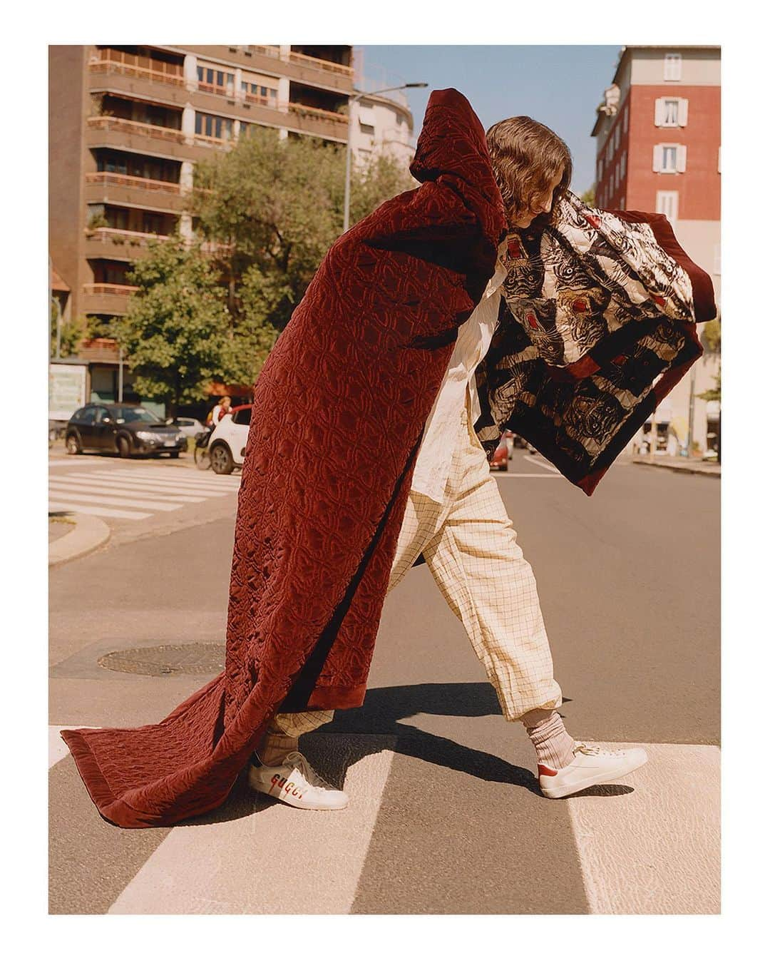 グッチさんのインスタグラム写真 - (グッチInstagram)「Featured in the June issue of @icon_elpais, a #GucciDécor silk and velvet quilt, wool pants and cotton socks from #GucciPreFall19 and the #GucciAce sneakers designed by @alessandro_michele. #GucciEditorials #AlessandroMichele  Photographer: @paolozerbini  Stylist: @braisvilaso」6月28日 22時00分 - gucci