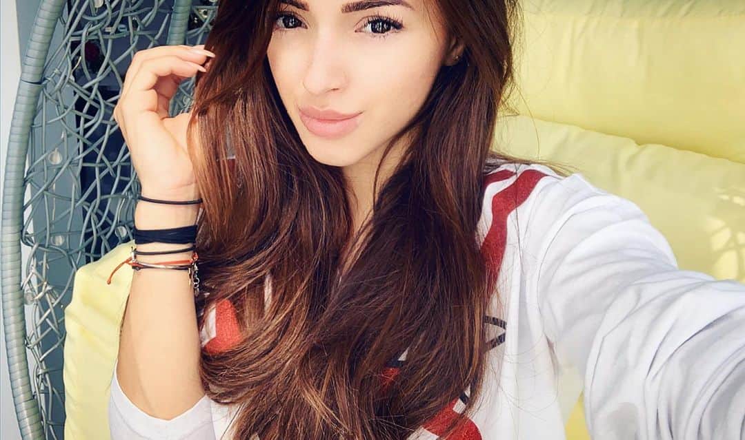 ラリサ・ヨルダケのインスタグラム：「Look first for honesty in smile, not beauty.」