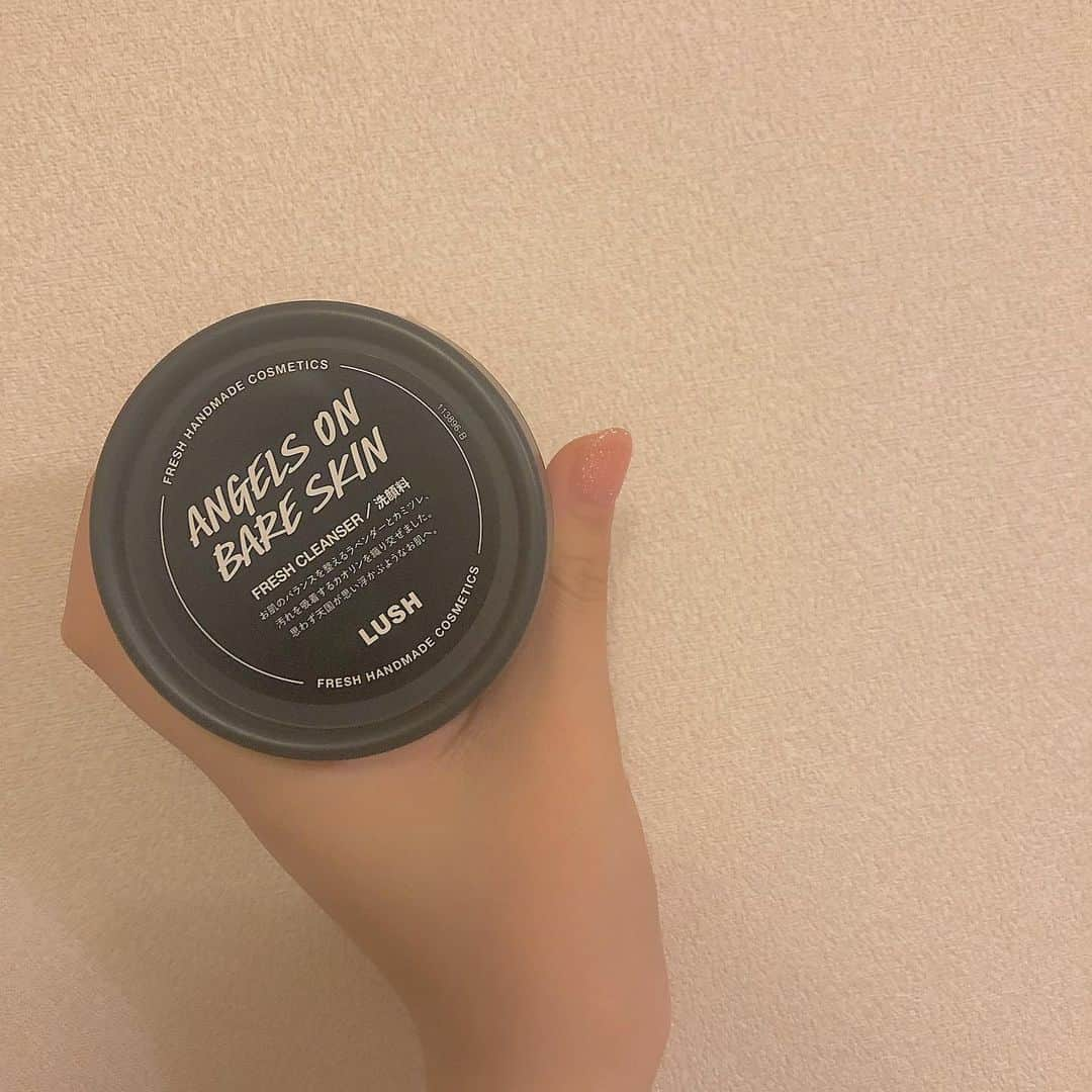 浅井七海さんのインスタグラム写真 - (浅井七海Instagram)「*.﻿ ﻿ #LUSH の 洗顔料﻿ #天使の優しさ 👼🏻🌤﻿ ﻿ ﻿ これほんとに大好きすぎて﻿ リピート10個目くらい😊﻿ 匂いといい、手触りの粘土感といい﻿ 肌荒れもだいぶ落ち着いてきたし、﻿ もう普通の洗顔には戻れません🤦‍♀️🤣﻿ ﻿ ﻿」6月28日 22時06分 - naamin48_