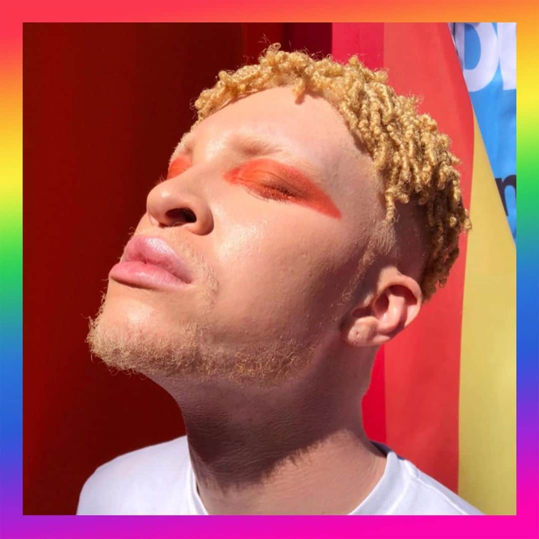 Maybelline New Yorkさんのインスタグラム写真 - (Maybelline New YorkInstagram)「THIS IS A LEWK! 🔥 Comment only orange emojis below! We're obsessed with @shaundross #pride makeup look! He's wearing #dreamurbancover, instant age rewind concealer, #cityminis in 'hi-rise sunset' and #babylips. #regram makeup by @sarahnelsonmakeup #mnypride #pridemakeup」6月28日 22時06分 - maybelline
