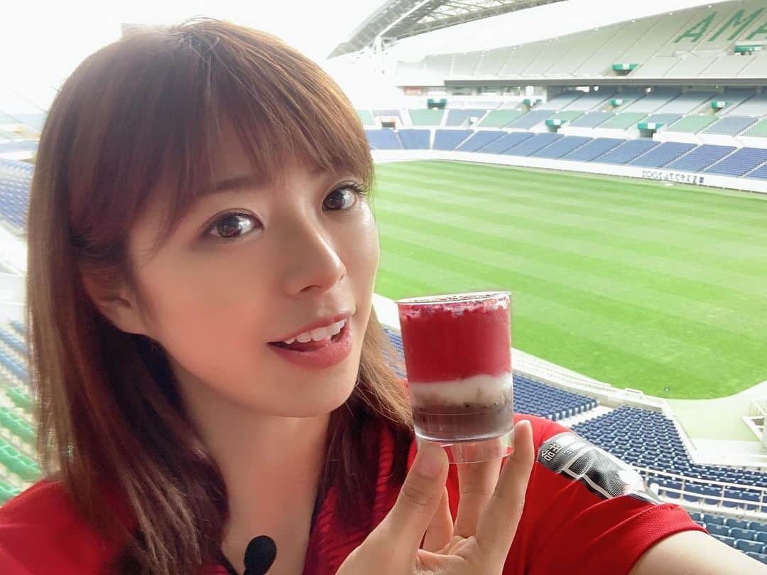 わちみなみのインスタグラム：「23時から﻿ テレビ埼玉GGR﻿ ﻿ 浦和レッズ﻿ ACLベスト8進出✨✨✨！﻿ 嬉しい😭💕💕﻿ ﻿ 蔚山戦のVチェック﻿ Ｊリーグ大分戦の展望﻿ この写真の企画シートの内容﻿ ﻿ などなど！﻿ ﻿ ぜひご覧ください💕﻿ この生ジェラートほんとうに美味しいから 企画シート是非体験してみてほしいです😍 ﻿ #浦和レッズ﻿ #ACL﻿ #ベスト8進出 #企画シート #わちみなみ」