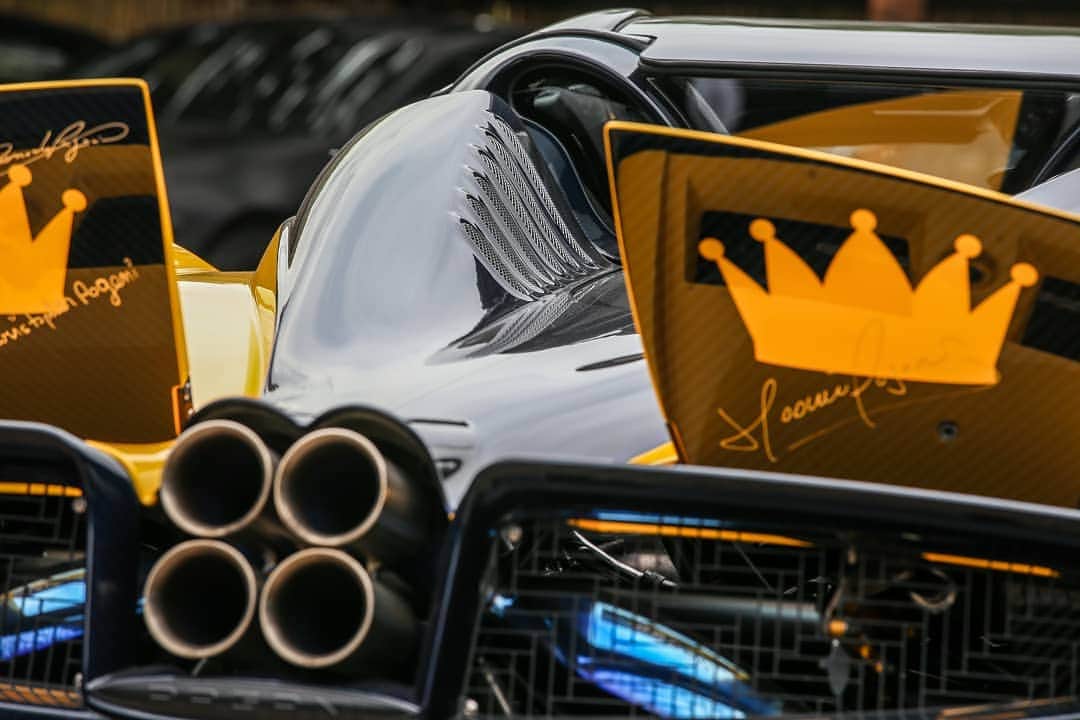 パガーニ・アウトモビリのインスタグラム：「“The mission of a designer is to understand the client’s needs, going along with his passion, finding out what triggers his emotions” - Horacio Pagani. #pagani #huayra #huayraroadster」