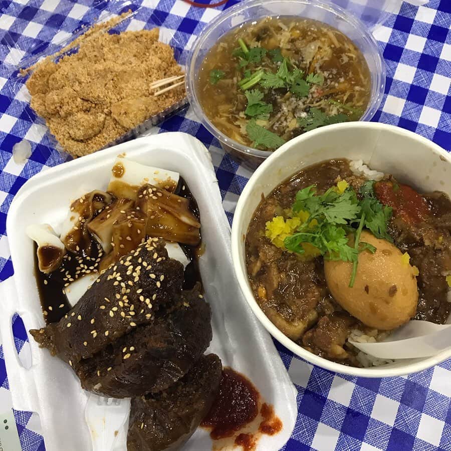 大西蘭さんのインスタグラム写真 - (大西蘭Instagram)「・ 夕飯を食べに#singaporefoodshows へ🍴 ・ 熱気があふれていて圧倒されそうになりましたが、帰る頃には馴染んで、各ブースの店員さんと話が弾んで楽しんでいました😆 ・ こういうイベントは珍しいものも数多く並んでいて、実際に見て試食して、話を聞けるから面白い🤓 ・ ・ #singaporefoodshow2019 #singaporefoodshows #singaporeexpo  #coconutsicecream  @singaporefoodshows  #シンガポール暮らし #シンガポール生活 #シンガポールフードショー #ココナッツアイス」6月28日 22時19分 - onishiran