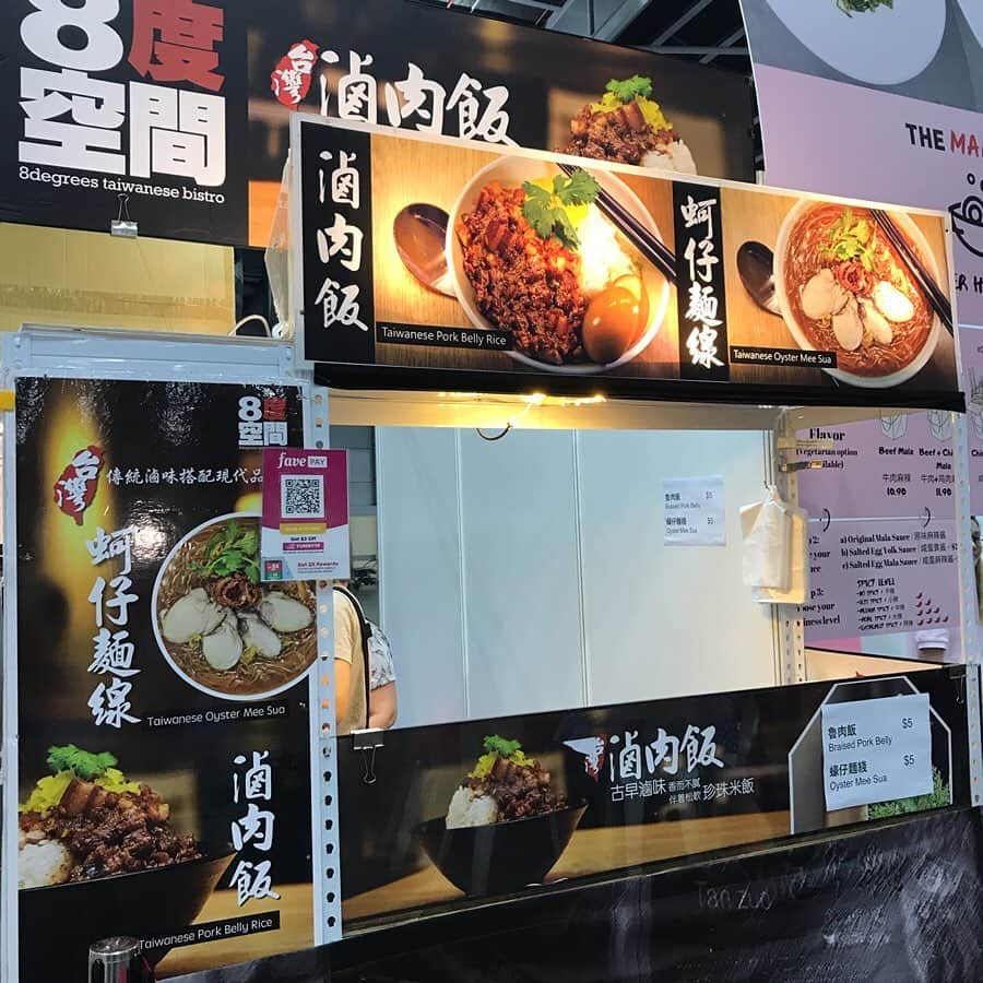 大西蘭さんのインスタグラム写真 - (大西蘭Instagram)「・ 夕飯を食べに#singaporefoodshows へ🍴 ・ 熱気があふれていて圧倒されそうになりましたが、帰る頃には馴染んで、各ブースの店員さんと話が弾んで楽しんでいました😆 ・ こういうイベントは珍しいものも数多く並んでいて、実際に見て試食して、話を聞けるから面白い🤓 ・ ・ #singaporefoodshow2019 #singaporefoodshows #singaporeexpo  #coconutsicecream  @singaporefoodshows  #シンガポール暮らし #シンガポール生活 #シンガポールフードショー #ココナッツアイス」6月28日 22時19分 - onishiran