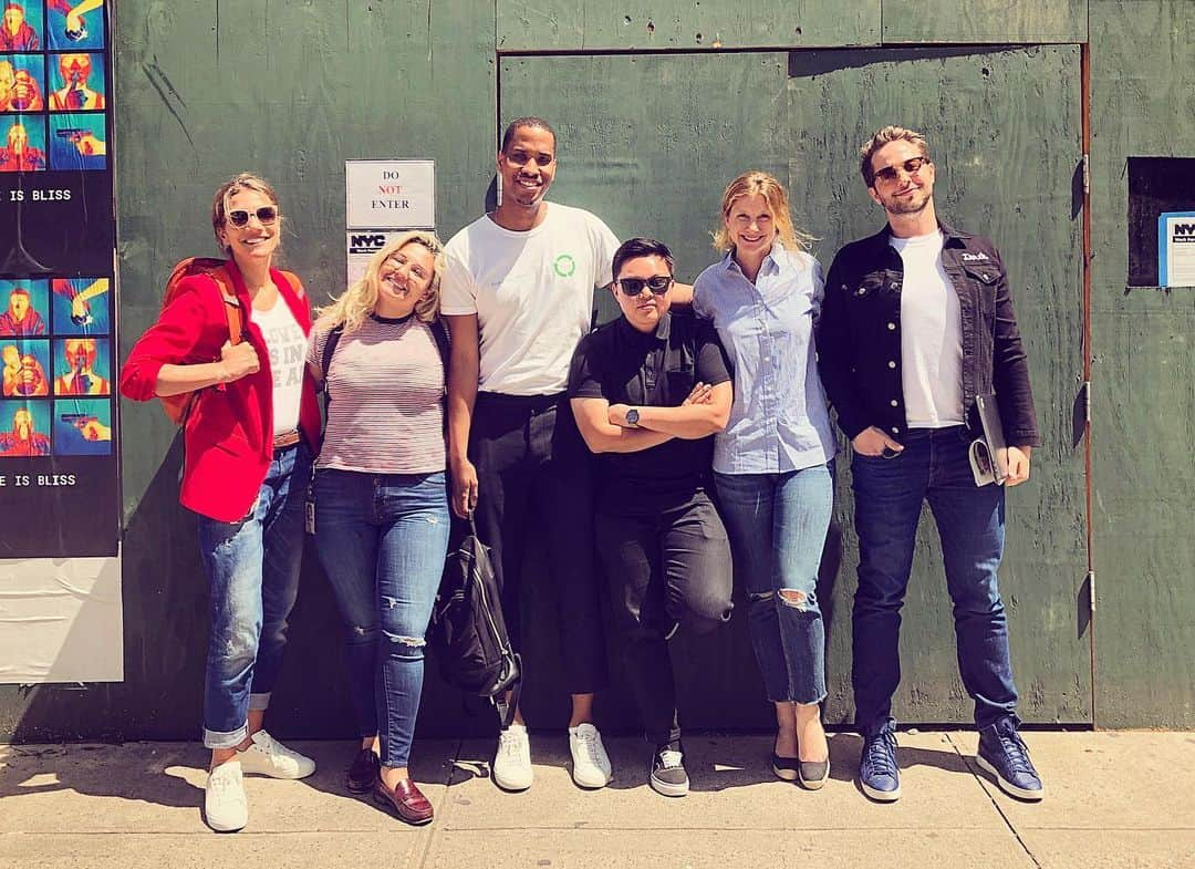 デレク・ブラスバーグさんのインスタグラム写真 - (デレク・ブラスバーグInstagram)「It’s fitting my one year anniversary at @Google corresponds to #Pride. Leona, Sasha, Steph, Rose, Maureen and myself: Behold @youtube's fashion and beauty team, and I couldn't be more proud! We comprise all colors of the rainbow, including racial diversity and LGBTQ representation. If you ask me, there's only one fashion rule nowadays: Inclusion. ❤️🏳️‍🌈」6月28日 22時13分 - derekblasberg