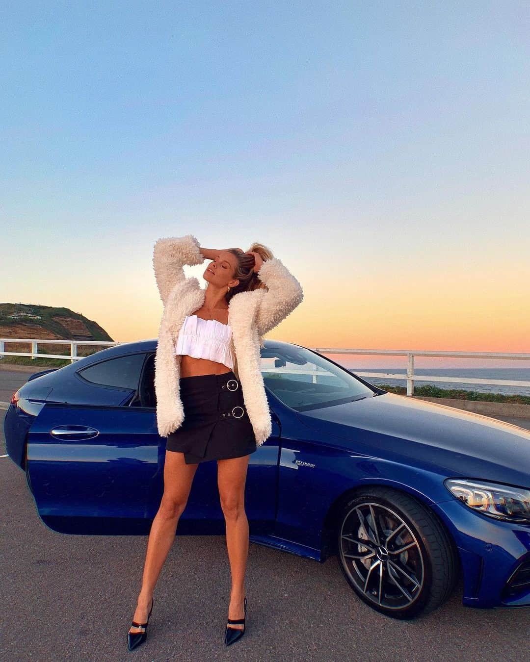 ナタリー・ジェーン・ローザーのインスタグラム：「Afternoon well spent in my home town with my new @mercedesbenzau 🙌🏼 Obsessed with this car! 😱 #amg #c43amg」