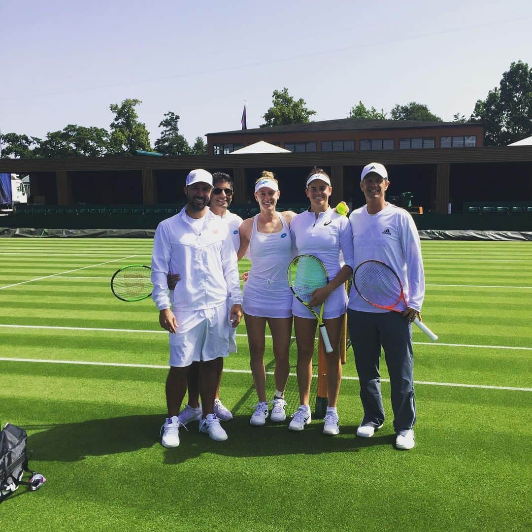 アリソン・リスクさんのインスタグラム写真 - (アリソン・リスクInstagram)「Team Briske @wimbledon 🌱💪🏻🙌🏻🤩🥂」6月28日 22時23分 - riske4rewards