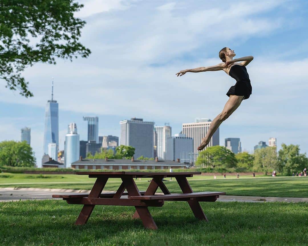 ballerina projectさんのインスタグラム写真 - (ballerina projectInstagram)「Oksana Maslova on Governors Island. #ballerina - @maslovaoxy #governorsisland #newyorkcity #worldtradecenter #ballerinaproject #ballerinaproject_ #ballet #dance #oksanamaslova  With the upcoming conclusion of the Ballerina Project limited edition prints will be only available for a limited time. Link is in our Instagram profile to purchase one today.  The Ballerina Project book is now available for pre-order. Go to @ballerinaprojectbook for pre-order link and info. #ballerinaprojectbook」6月28日 22時25分 - ballerinaproject_