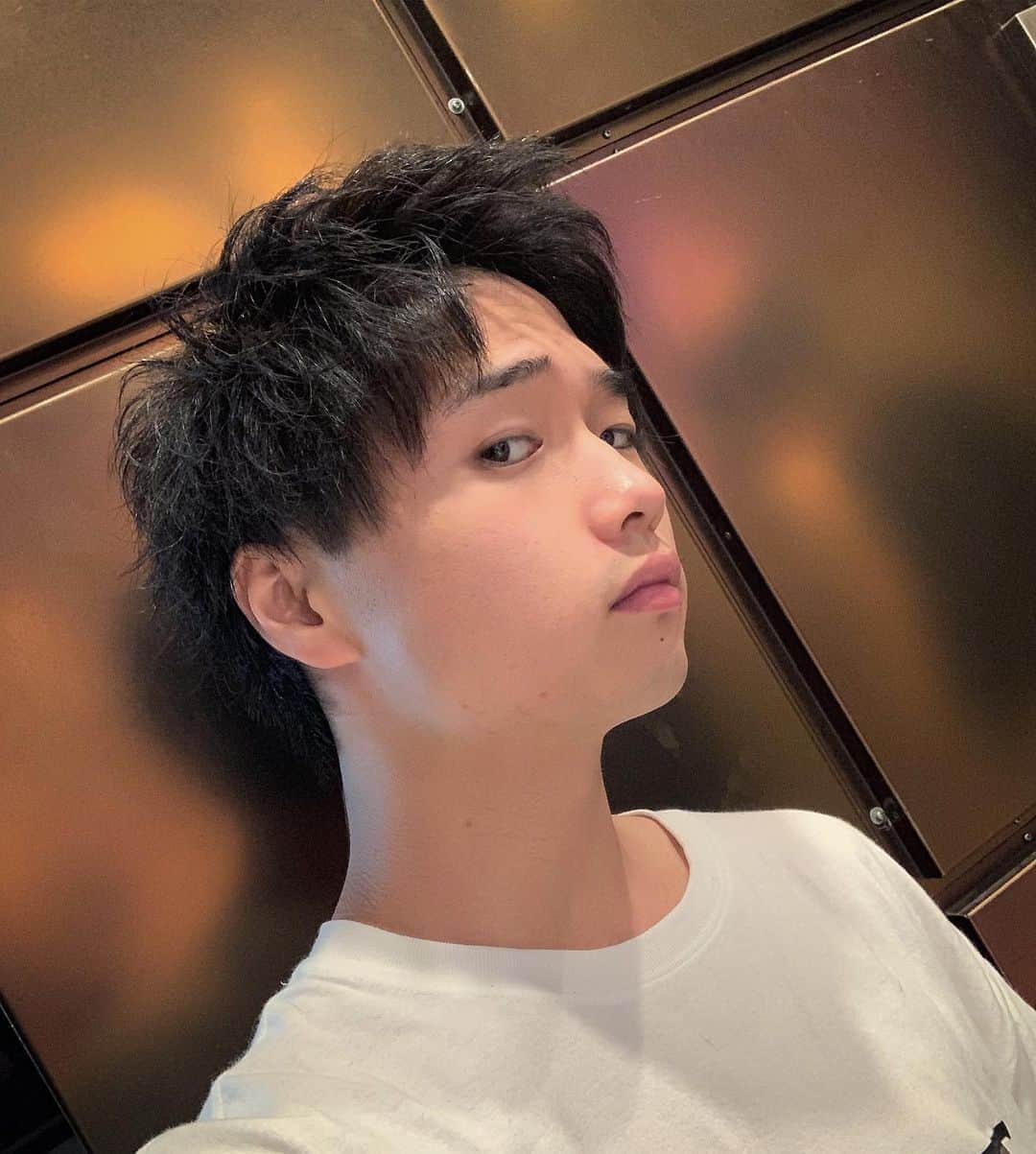 かわうちきっぺいのインスタグラム：「インスタにも新しい髪型のっける。 #かっこつけました #にんじん #人神」