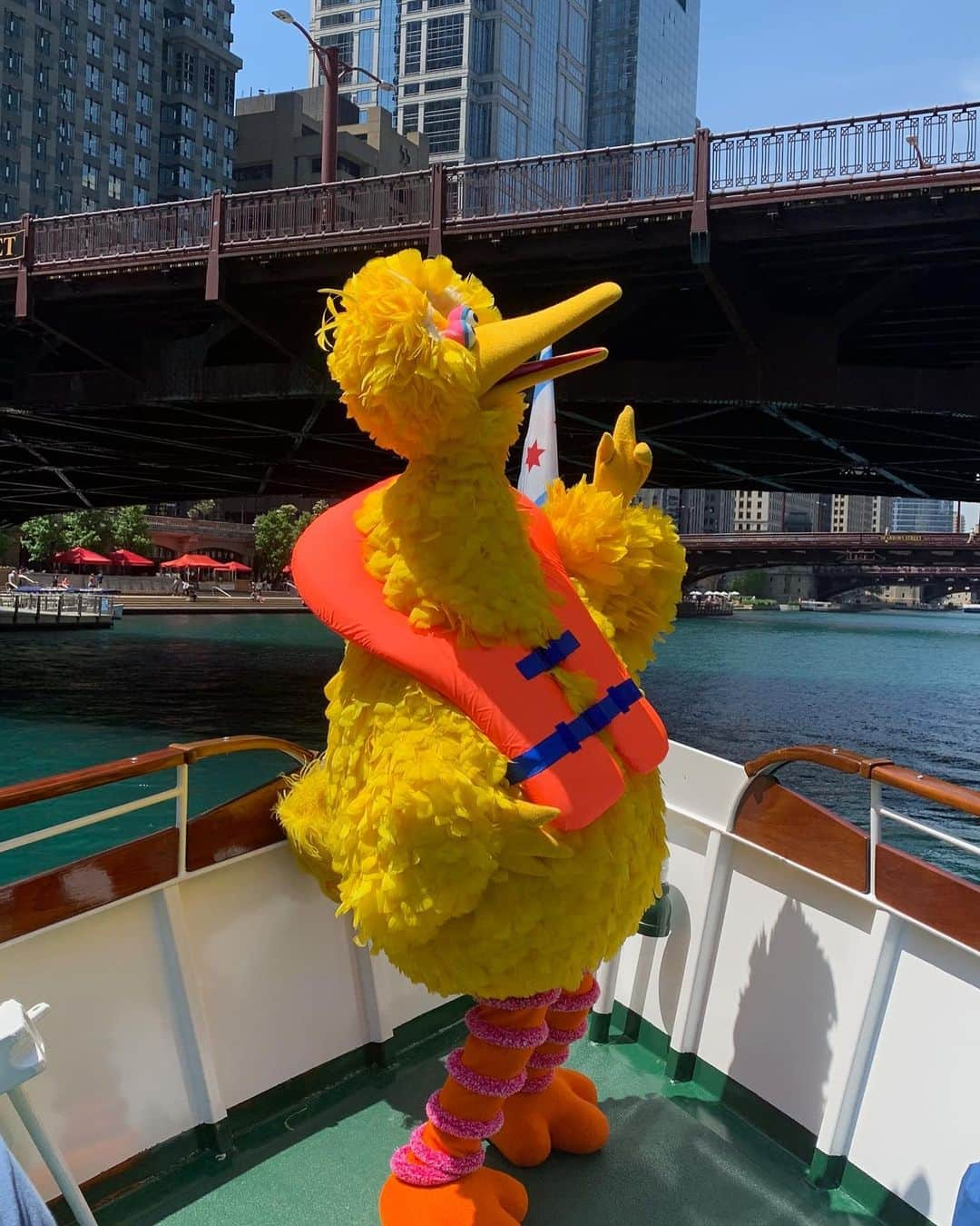 セサミストリートさんのインスタグラム写真 - (セサミストリートInstagram)「Officially in the Windy City 💛 #ThisIsMyStreet」6月28日 22時31分 - sesamestreet