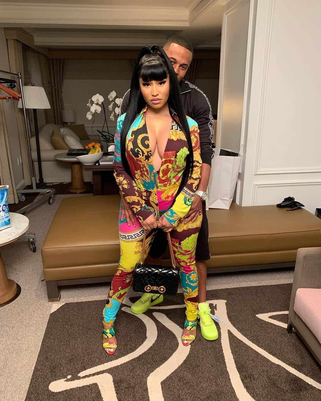 ニッキー・ミナージュさんのインスタグラム写真 - (ニッキー・ミナージュInstagram)「Throw up da 🅱️’s on him」6月28日 22時33分 - nickiminaj