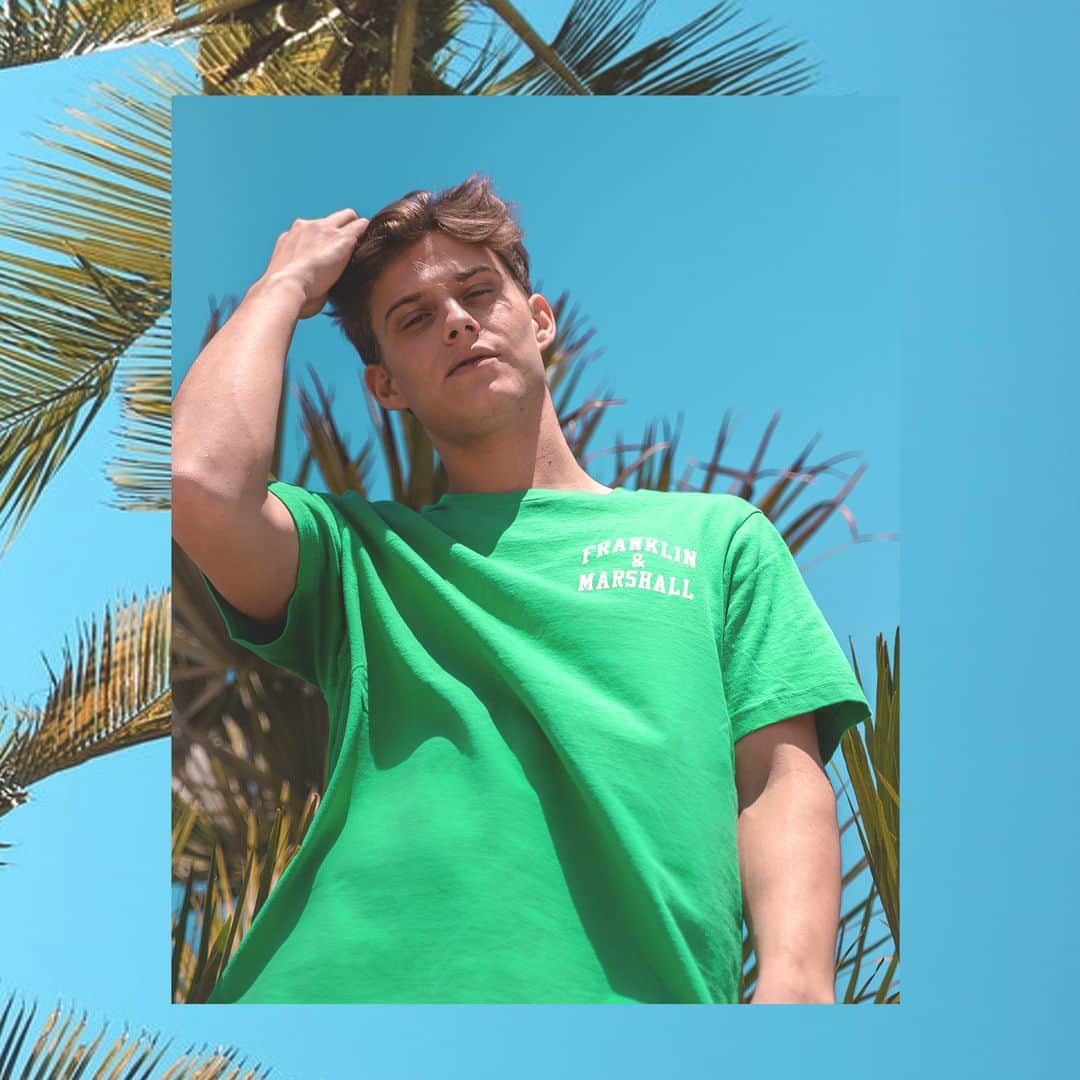 フランクリン&マーシャルのインスタグラム：「Set your sights on style.  #franklinandmarshall #fashion #fashionforwoman #fashionformen #outfit #outfitformen #outfitforwoman #ss19 #newseason #newcollection #summer #highsummer #style #cool #colour #attitude #details #mood #style #sportystyle #fandm #simplicity」